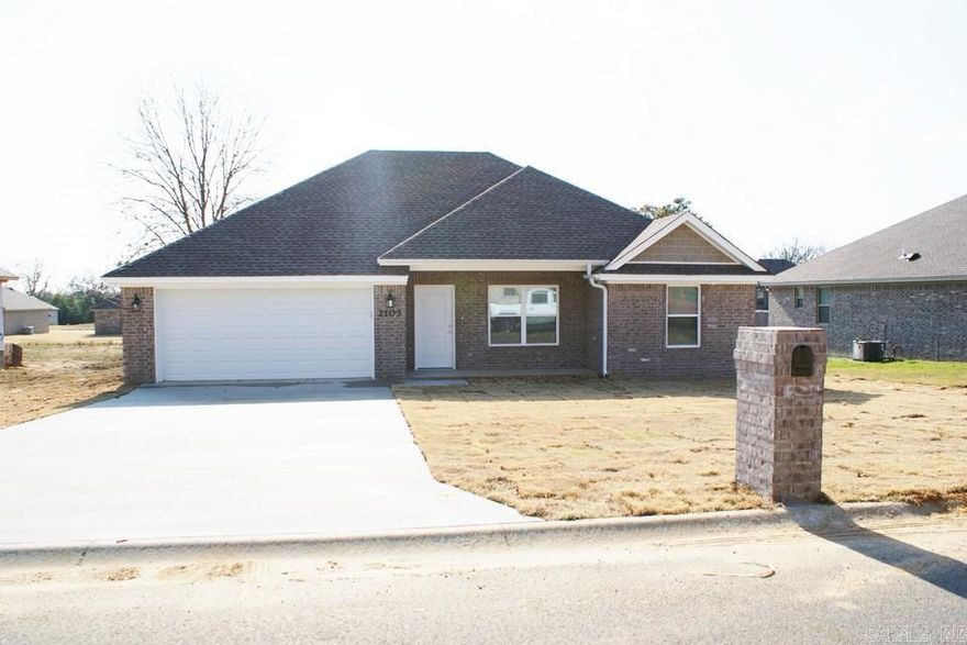 New home, be the first to live here. This brick 3BR/ 2BA 1432 sq ft home is in one of Searcy’s newest subdivisions. This home offers a split floor plan with kitchen and living room open, recessed lighting, 2 car garage with keyless entry, and big family room. Large eat in kitchen with island and crown molding. Master Bedroom has crown molding and tray ceiling, large master bathroom with double sinks, walk-in shower, and has a large walk in closet. Easy no-steps entry from garage into house. Yard is sod.