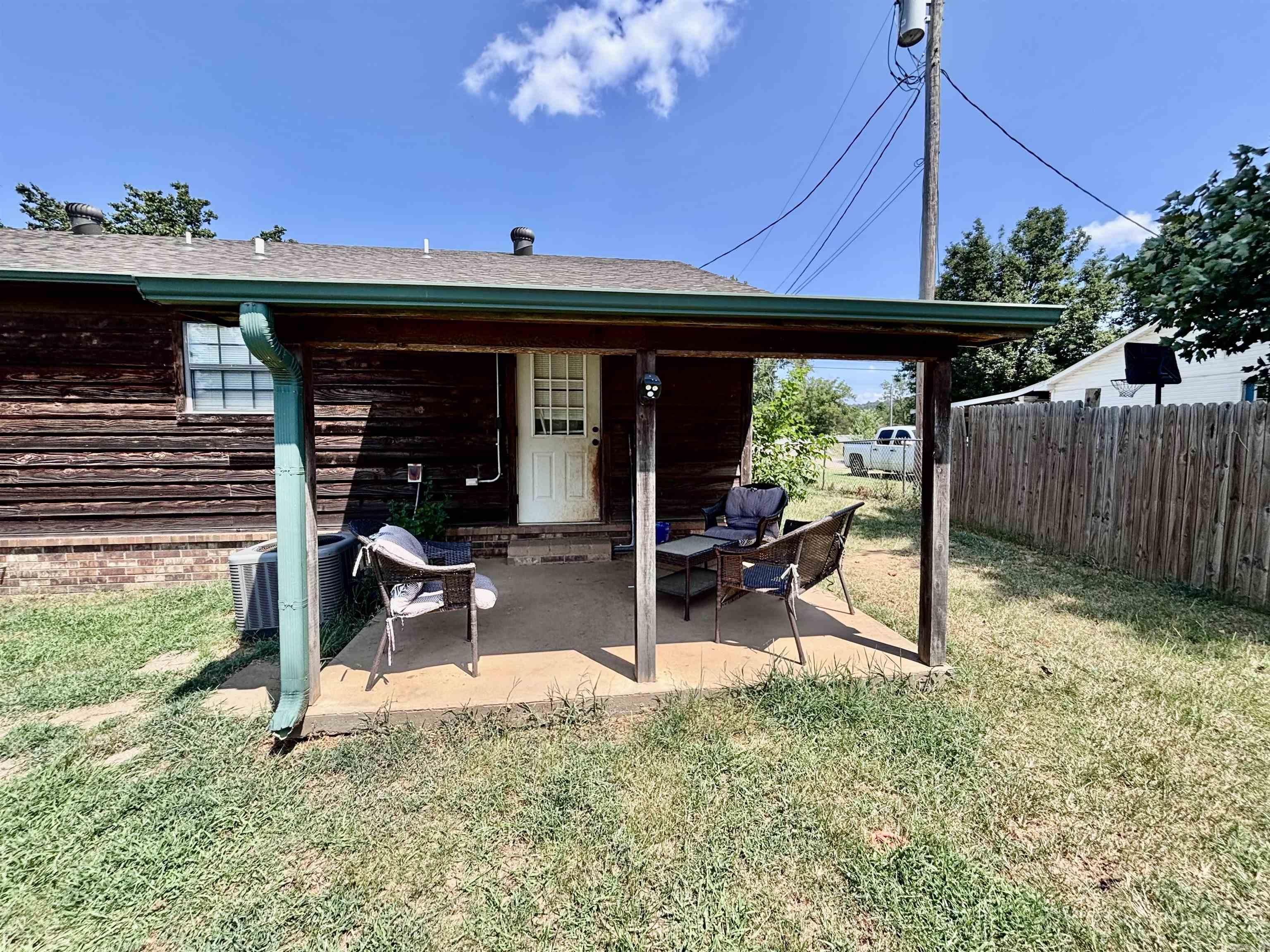 TUCKER WEST - Residential