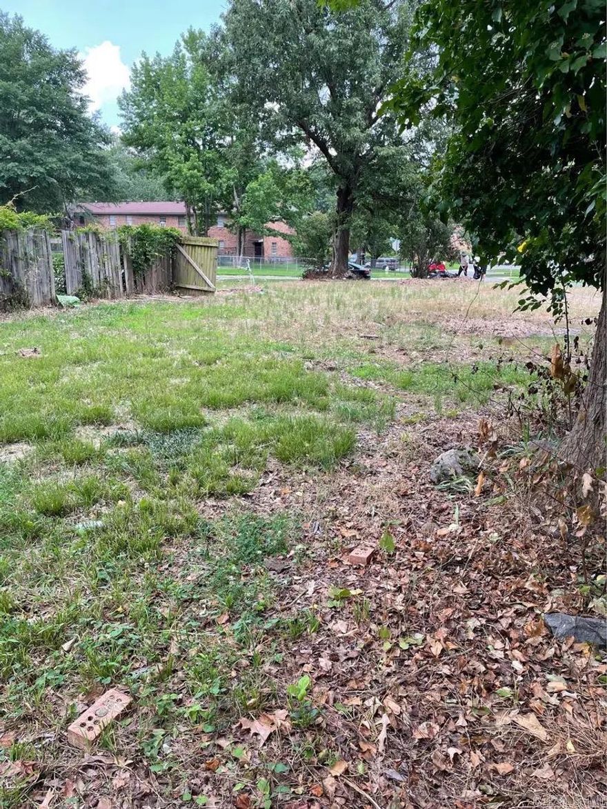 Huge Lot in an established neighborhood, utilities ready with tons of potential waiting ! Waiting for new owner to build their next project. Seller financing is available. Call today.