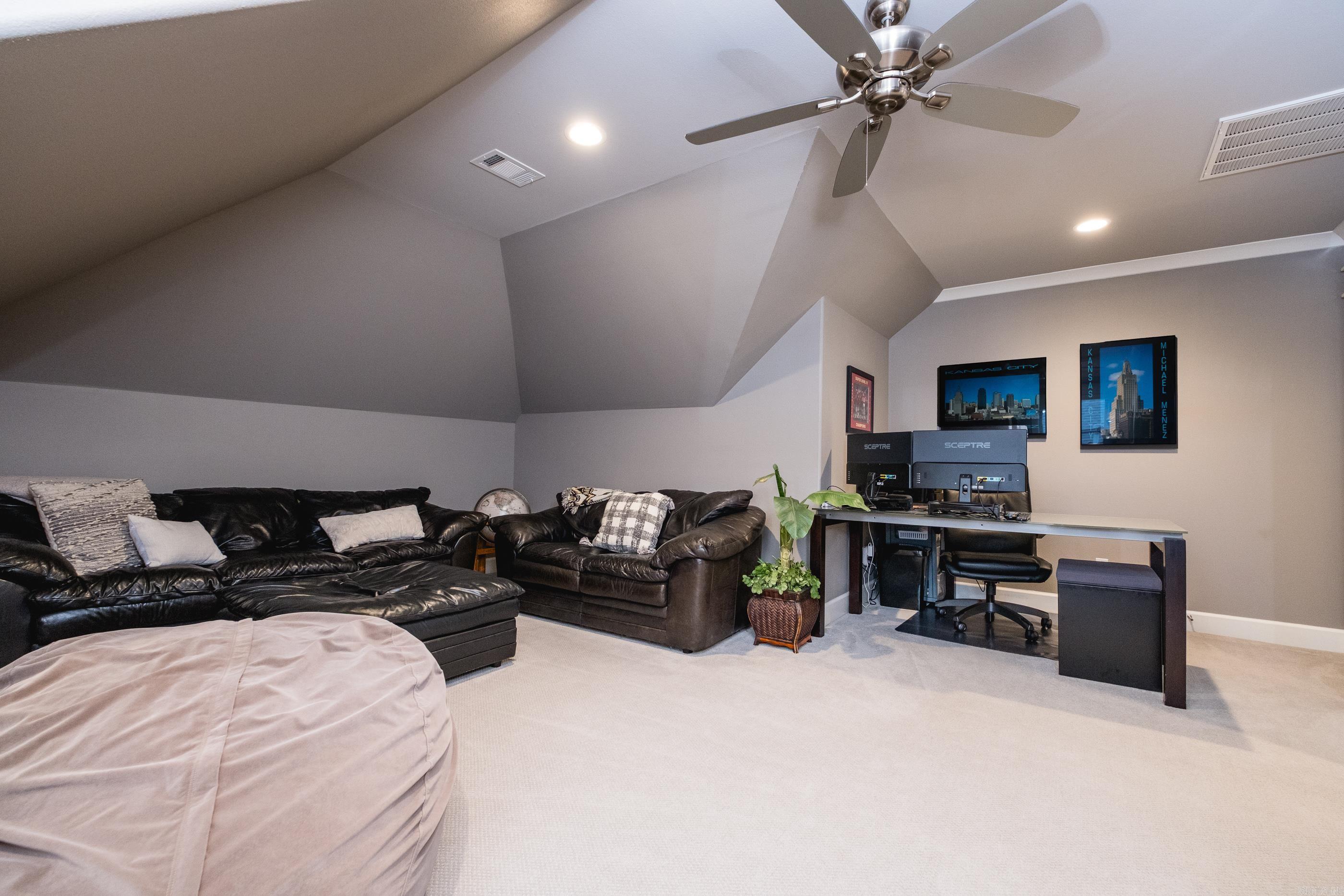 CHENAL VALLEY EPERNAY PLACE - Residential