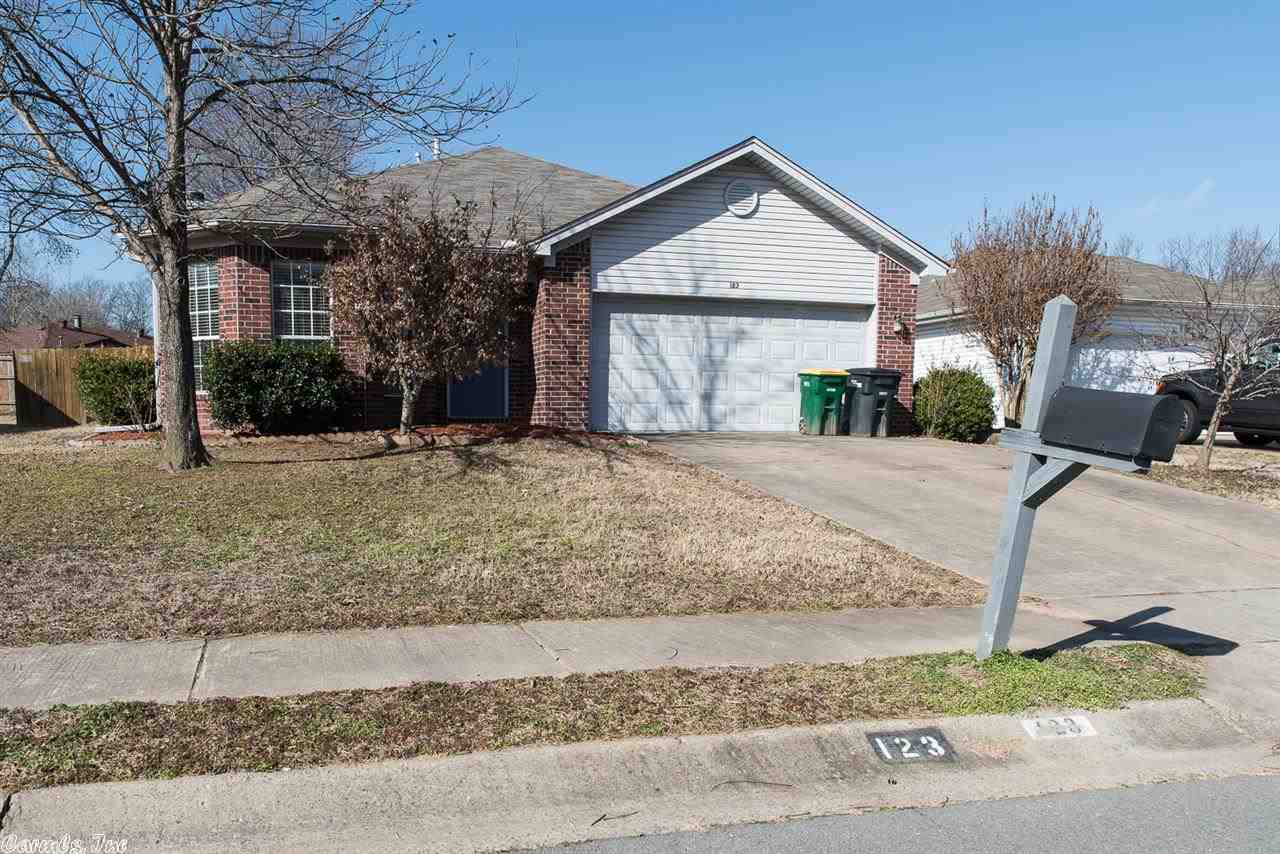 Super clean one level home in the heart of Sherwood. Move-in ready 3bed/2bath w/ large eat-in kitchen including breakfast bar. New stainless steel stove & dishwasher. Freshly paint kitchen cabinets. Living Room w/ fireplace and trey ceilings. Bedrooms have carpet. Master bathroom has double vanity & walk-in closet. Perfect sized backyard w/ patio. Don't miss this gem. Schedule a showing today!