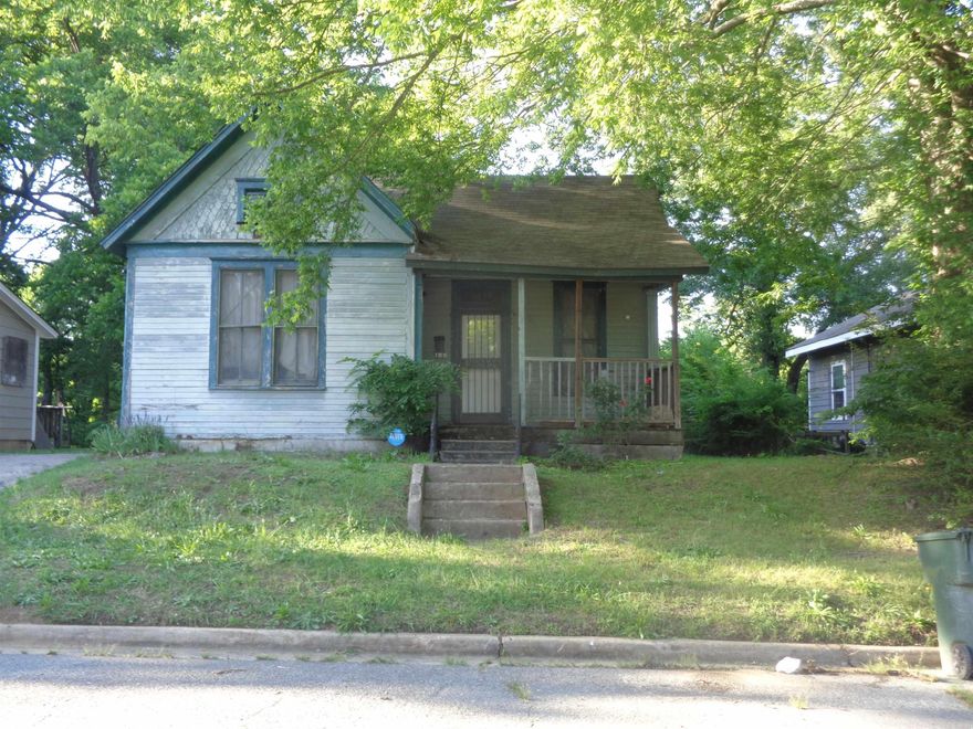 Fixer Upper property in a booming hot area close to the East Village developments. Property is being sold "As Is". Proof of funds or lender approval letter required with any offer. Sellers are not providing a termite policy or turning on any utilities for an inspection or appraisal. Please check agent remarks section
