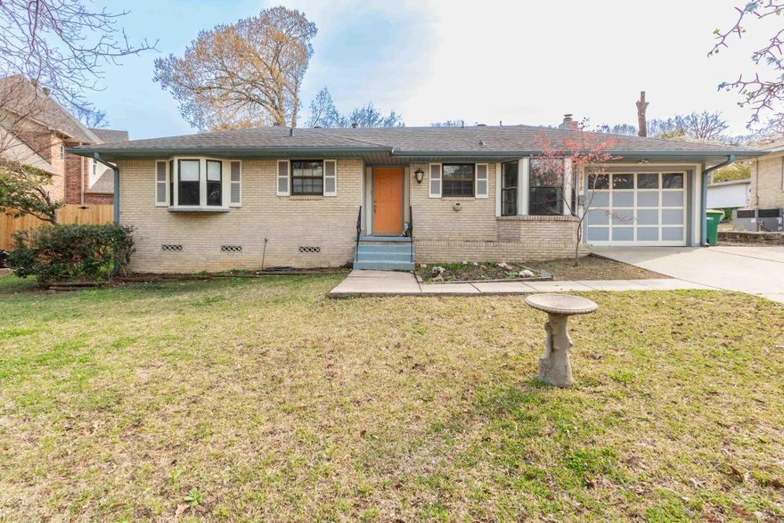 LAKE FRONT HOME IN THE HEART OF LAKEWOOD ACROSS FROM COMMUNITY GARDEN AND PARK! MAKE THIS PLACE YOUR DREAM FOREVER HOME!!!  SOME NOTABLE UPDATES INCLUDE:  *Electrical Service Upgrade - 2024 *New HVAC - 2024 *Installed Wilson Sliding Glass Doors and Picture Windows - 2025 *Kitchen Remodel with BOSCH Appliances - 2022 *Replaced Sewer Line - 2017  Some of the best features are the abundance of natural light that shines through the main living area, the sunroom, two living areas, and great closet space!  The hard work is done and now you can add your finishing touches to perfect this dream home! *BONUs* Three Person Canoe included so you can start fully enjoying the lake right away!