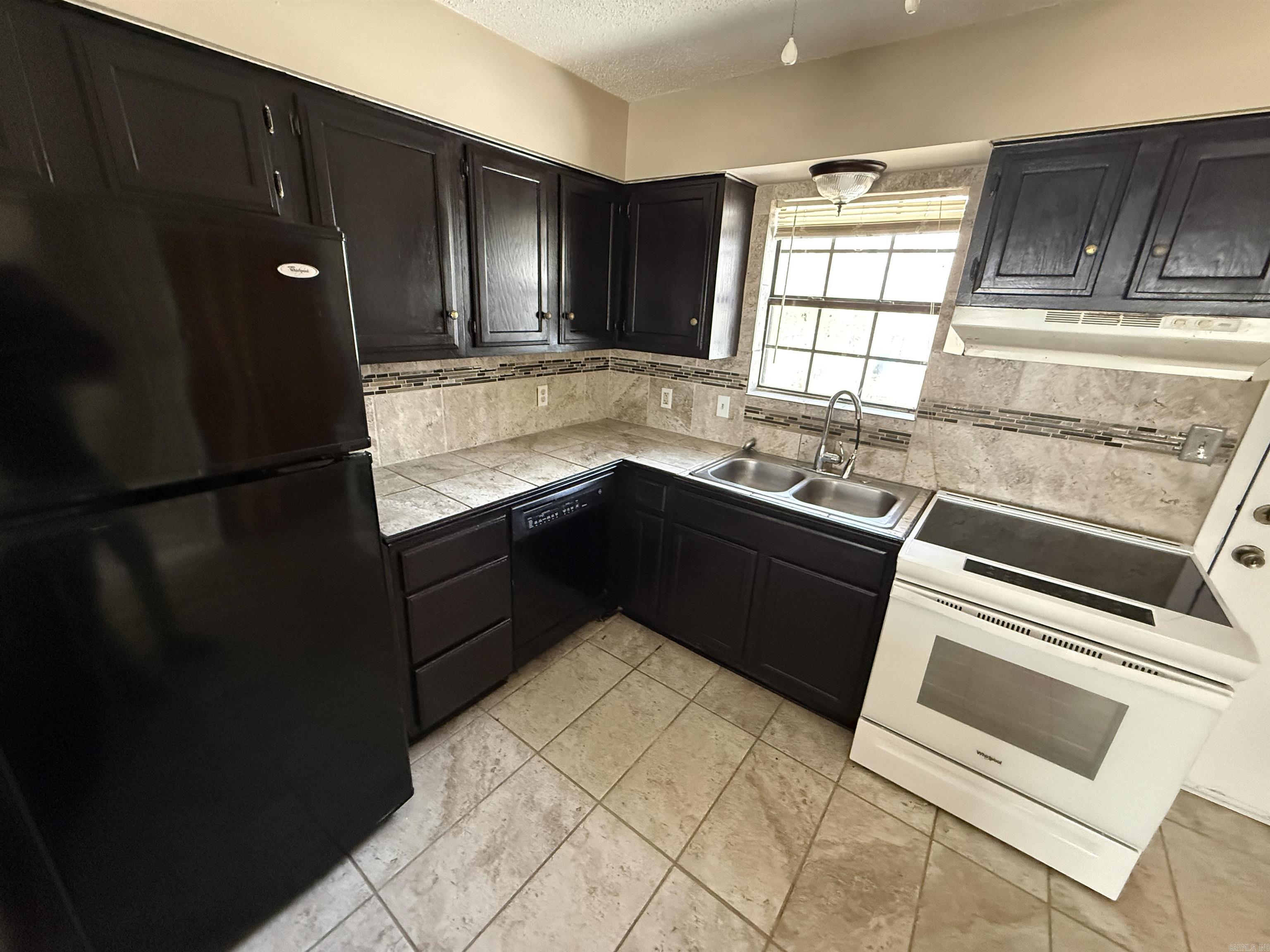 HACKBERRY KNOLL - Residential