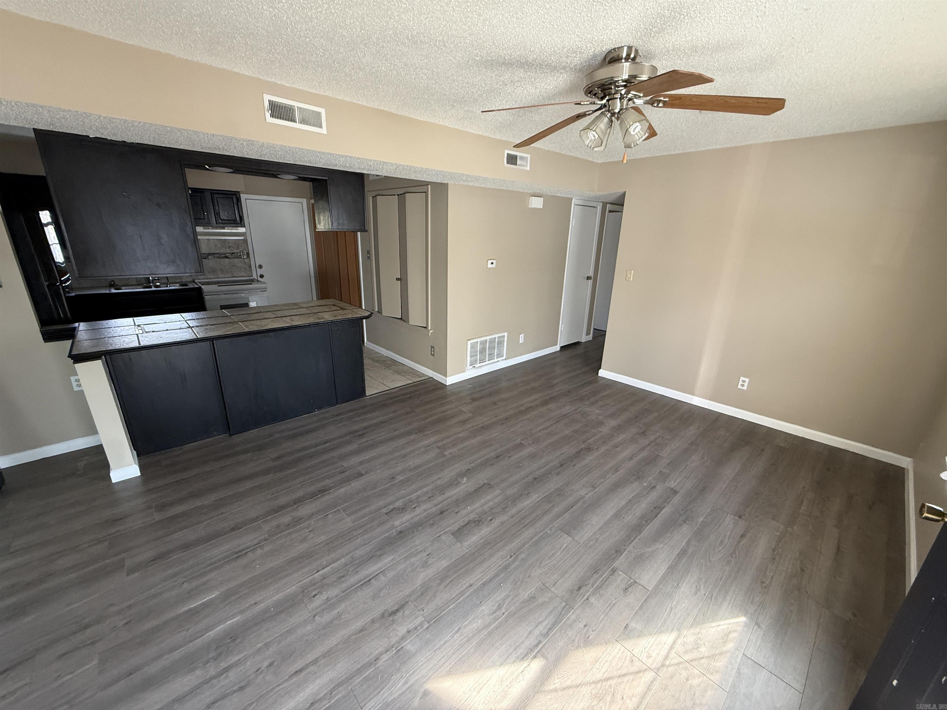 HACKBERRY KNOLL - Residential