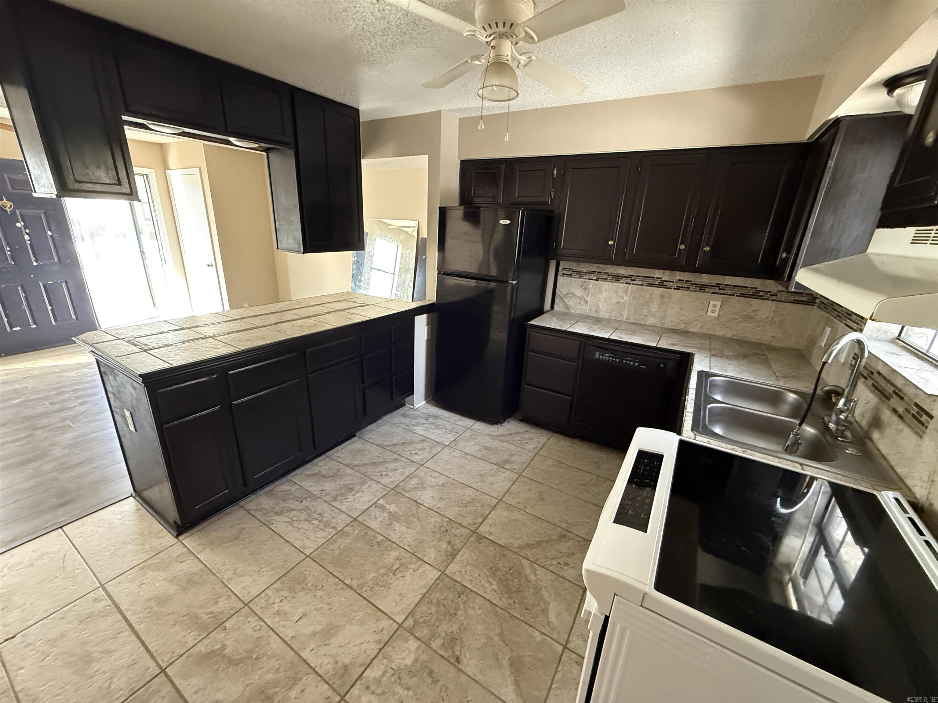 HACKBERRY KNOLL - Residential