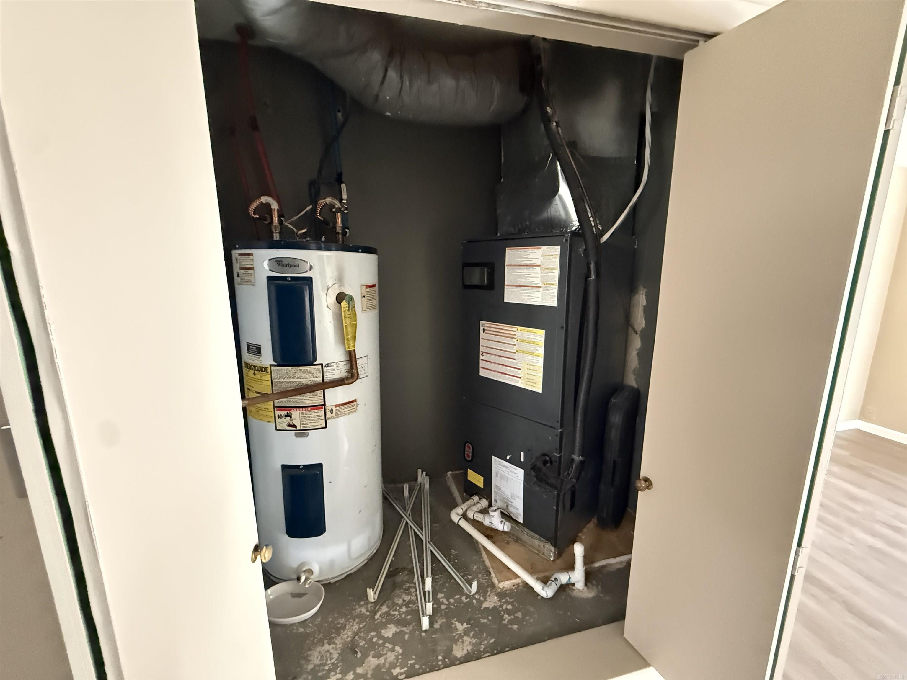 HACKBERRY KNOLL - Residential