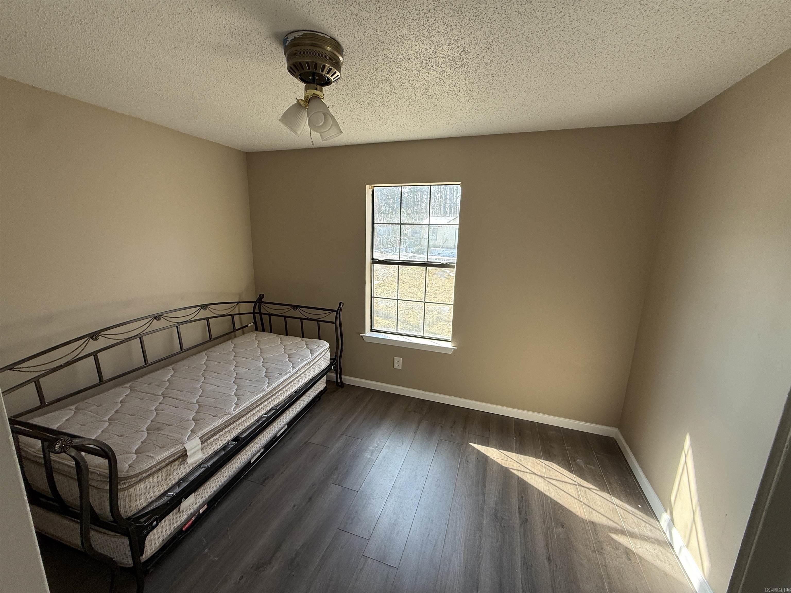 HACKBERRY KNOLL - Residential