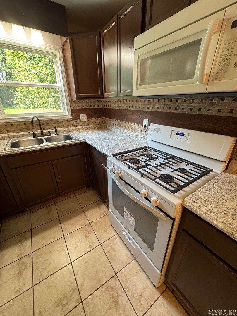 Lake Sail-EM III - Residential Lease