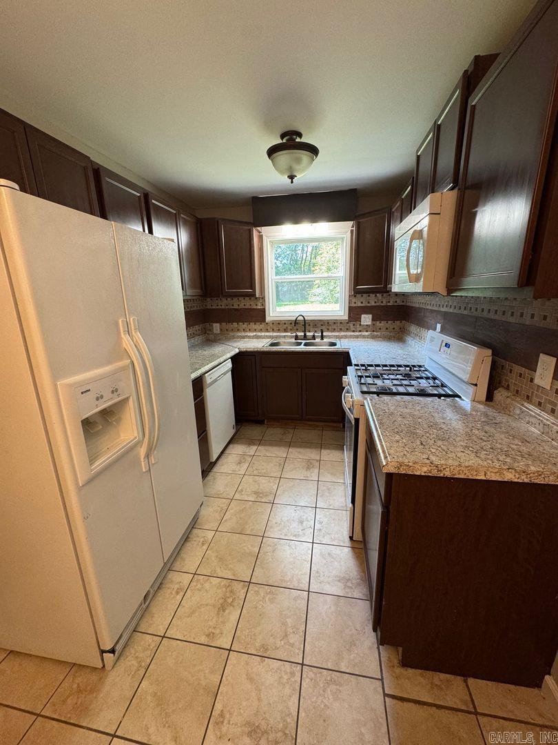 Lake Sail-EM III - Residential Lease