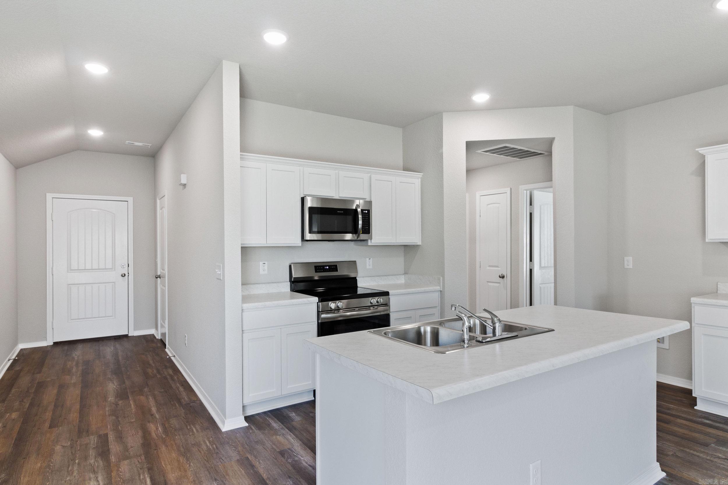 COUNTRY CLUB OF ARK THE - Residential