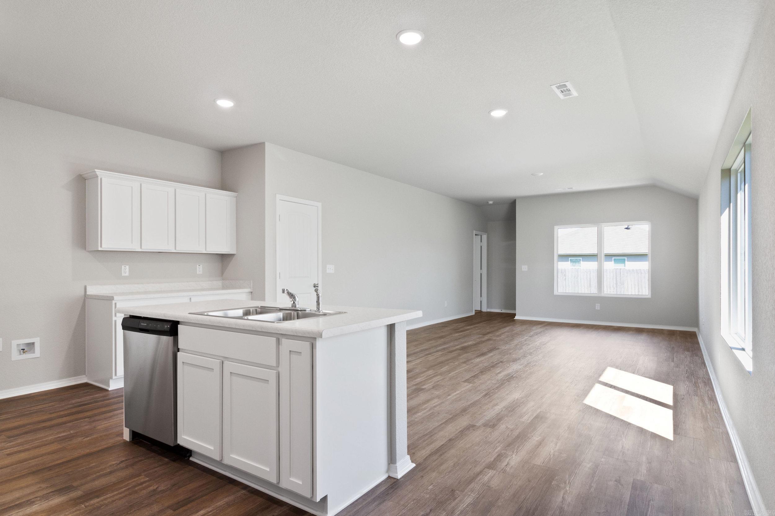 COUNTRY CLUB OF ARK THE - Residential