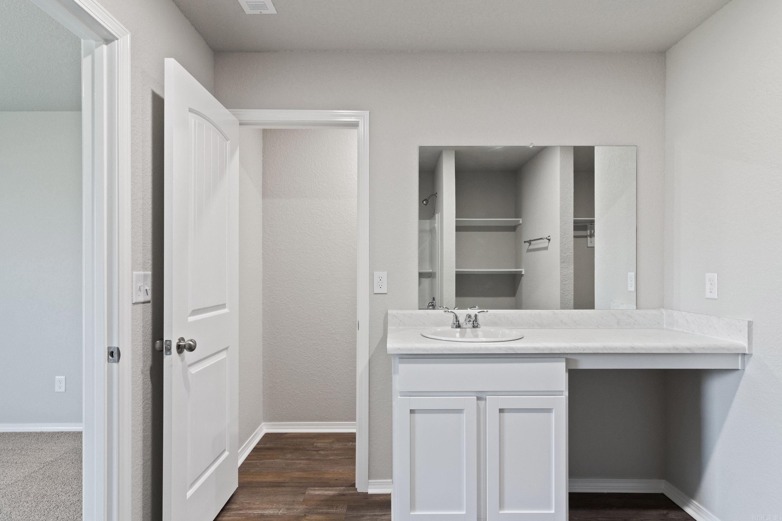 COUNTRY CLUB OF ARK THE - Residential