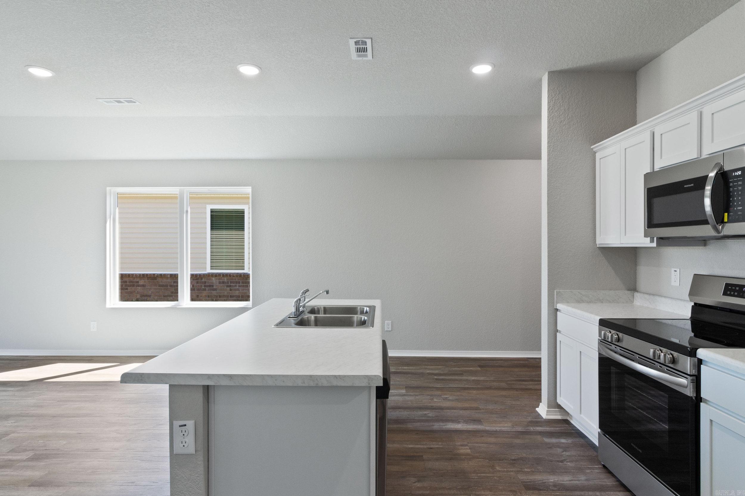 COUNTRY CLUB OF ARK THE - Residential