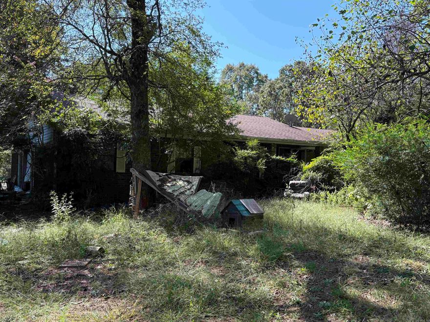 Great location close to Choctaw Marina. Property has nice acreage with endless possibilities.  Home has a full walkout basement with additional bedrooms, living area, laundry and bathroom.  The seller does not accept blind offers or escalation clauses. Cash offers require 10% EMD or $1,000 minimum, whichever is greater, and all financed offers require 1% EMD or $1,000 minimum, whichever is greater. This property is subject to a 3-Day First Look Period. Seller will negotiate ALL offers after the period expires. Sold As-Is. See Agent Remarks. Verify all information. Measuring encouraged.