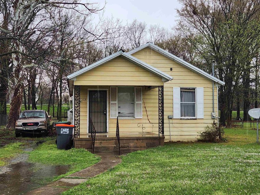 This 2-bedroom, 1-bath property features hardwood floors, a durable metal roof, and a tenant already in place for immediate rental income. Conveniently located just off the Martha Mitchell Expressway, it’s a solid addition to any investment portfolio.