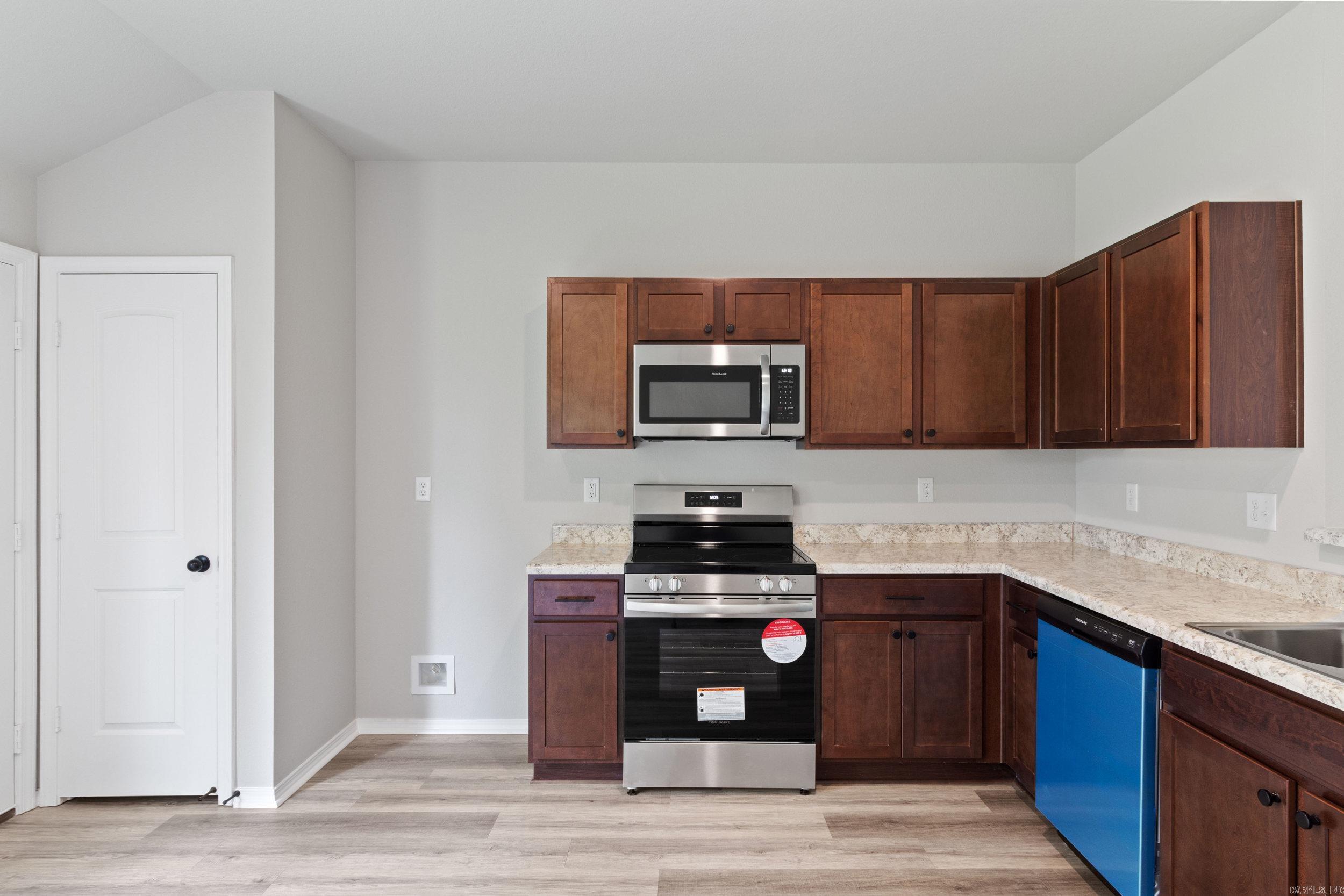 HILLDALE CROSSING - Residential