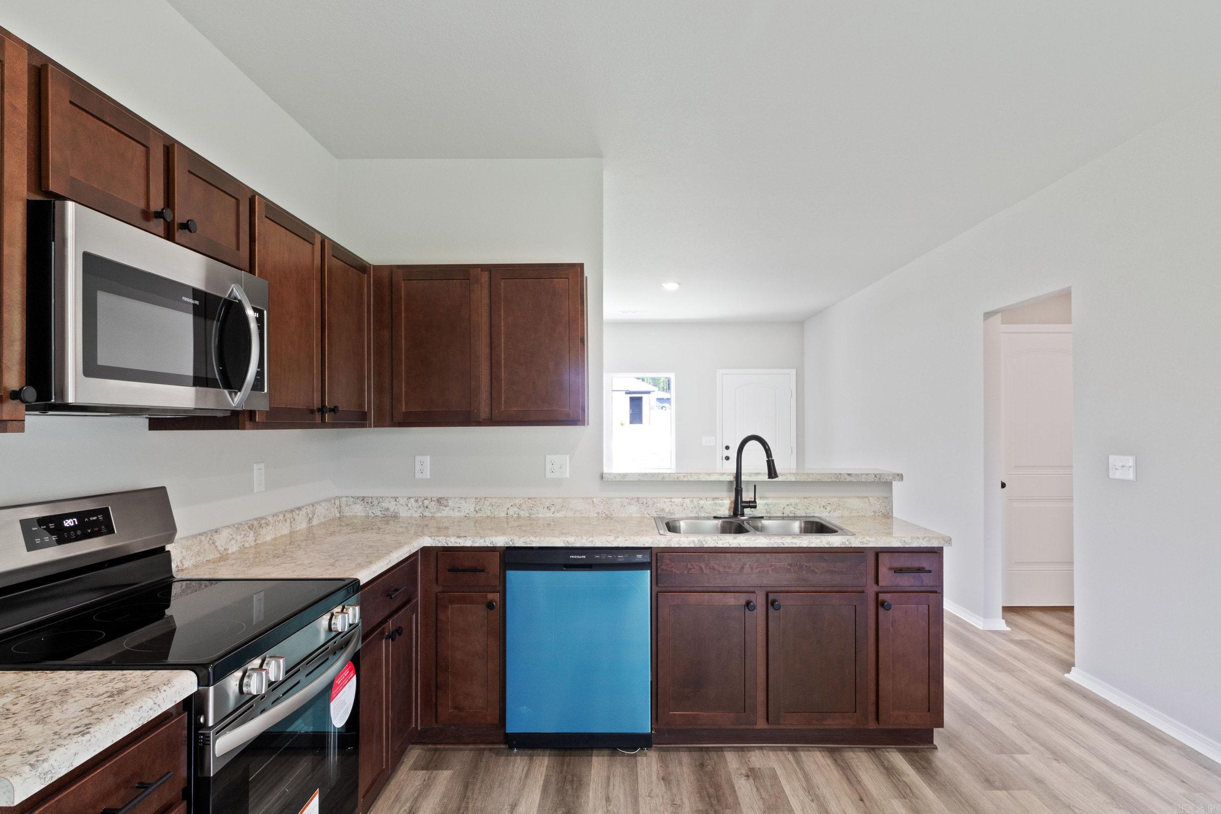 HILLDALE CROSSING - Residential