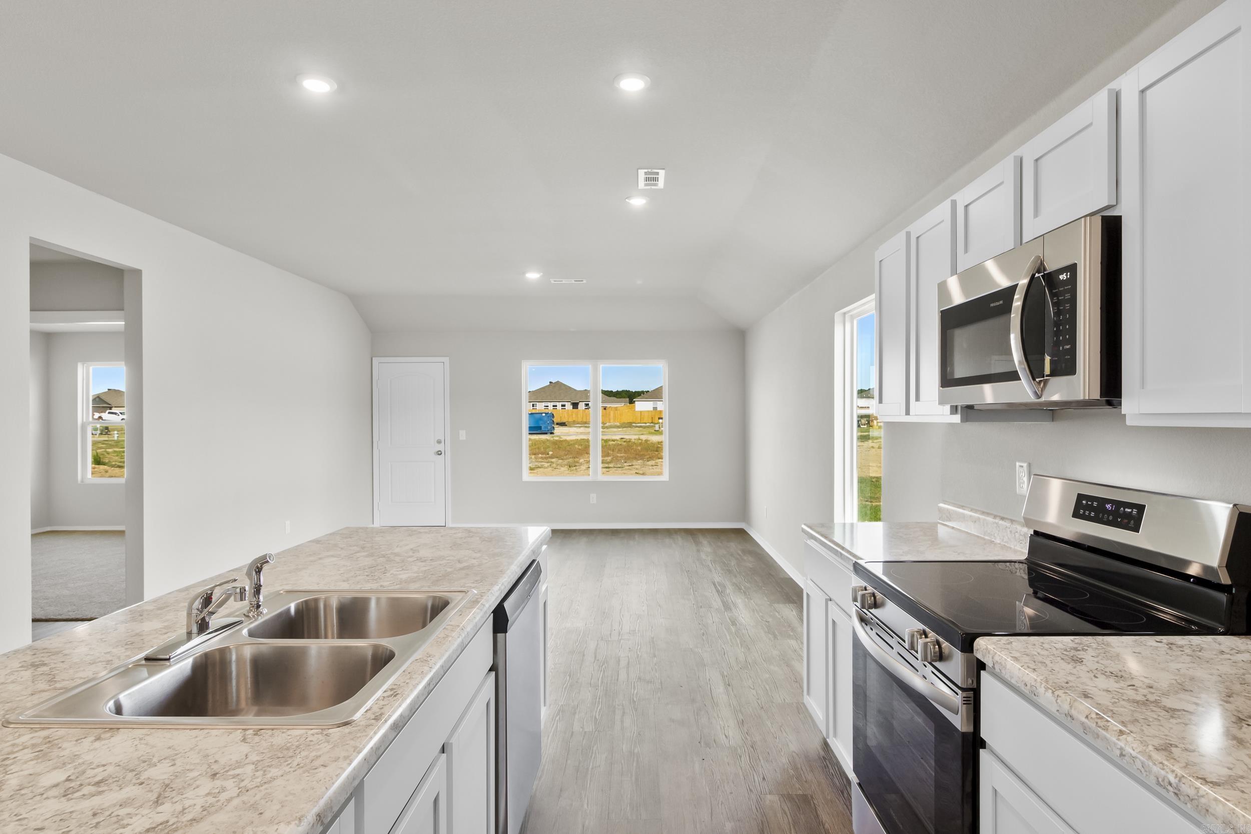 COUNTRY CLUB OF ARK THE - Residential