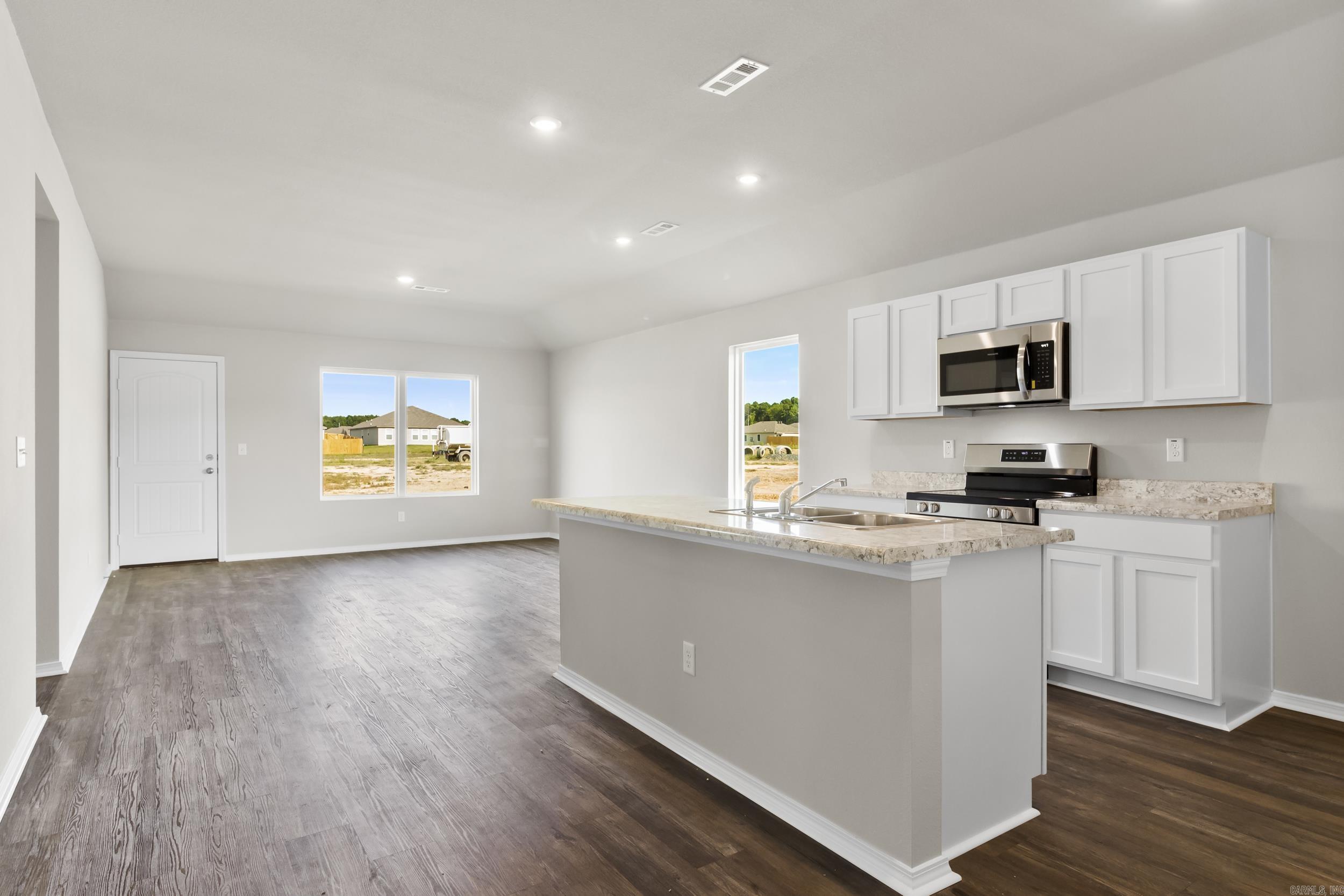 COUNTRY CLUB OF ARK THE - Residential