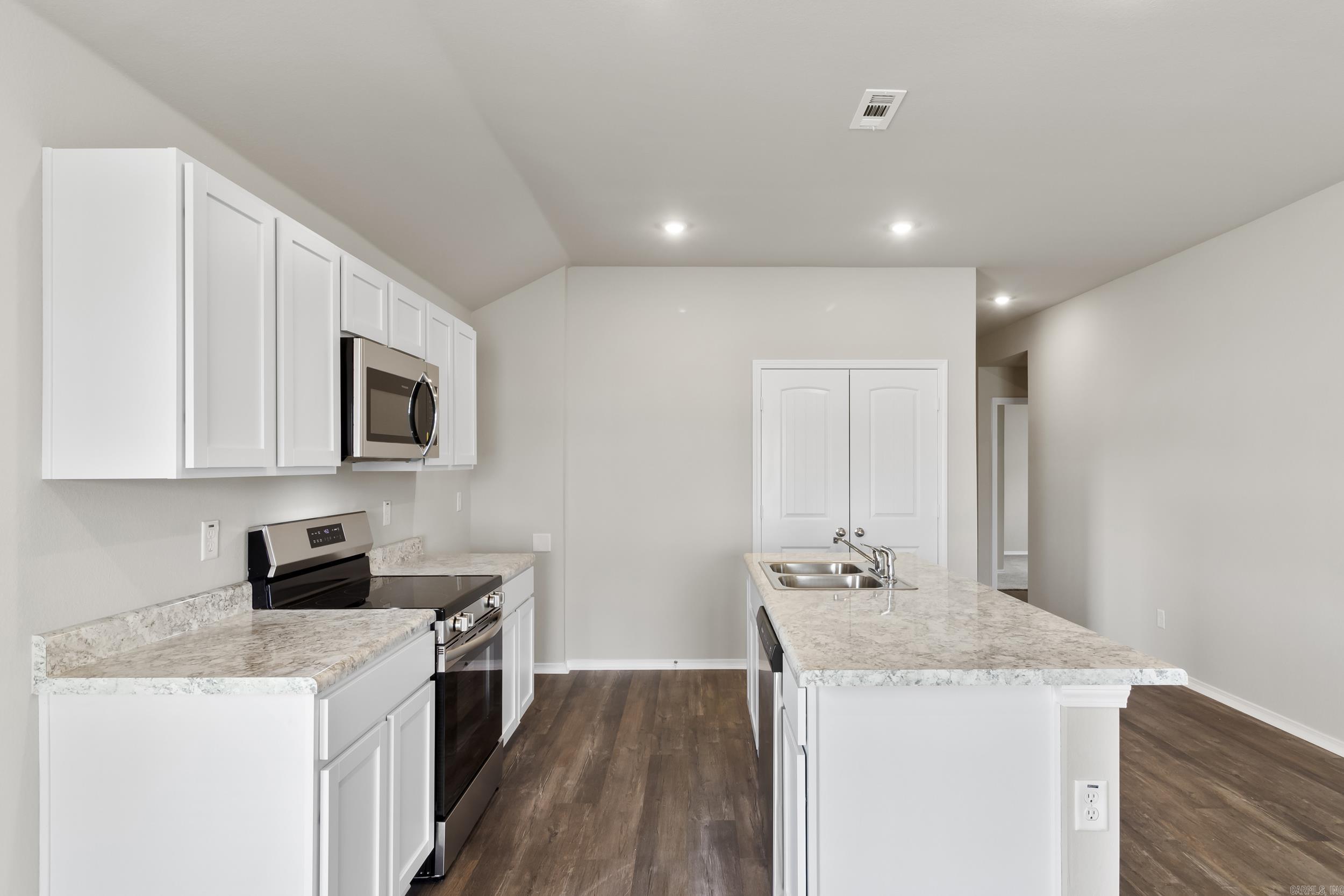 COUNTRY CLUB OF ARK THE - Residential