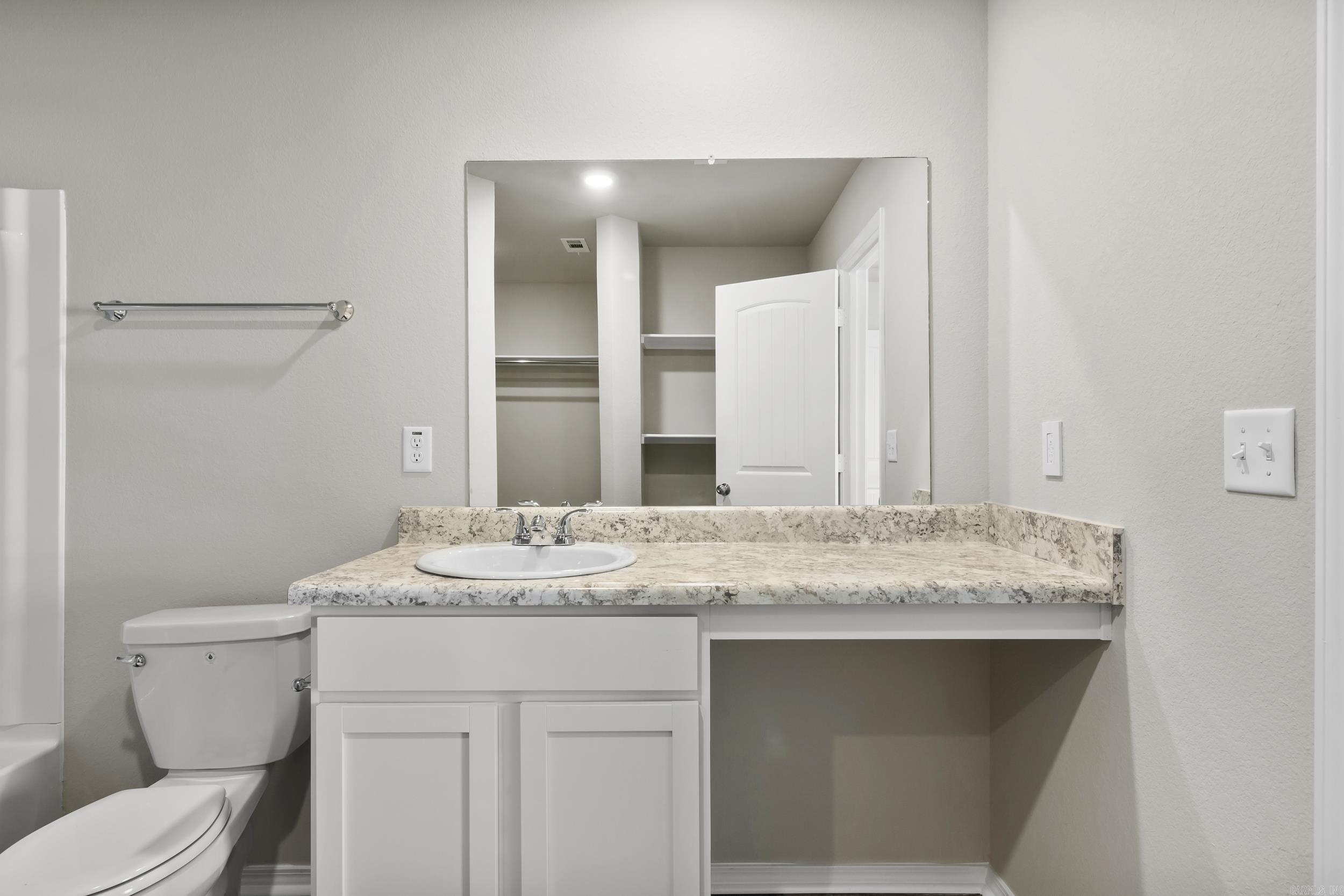 COUNTRY CLUB OF ARK THE - Residential