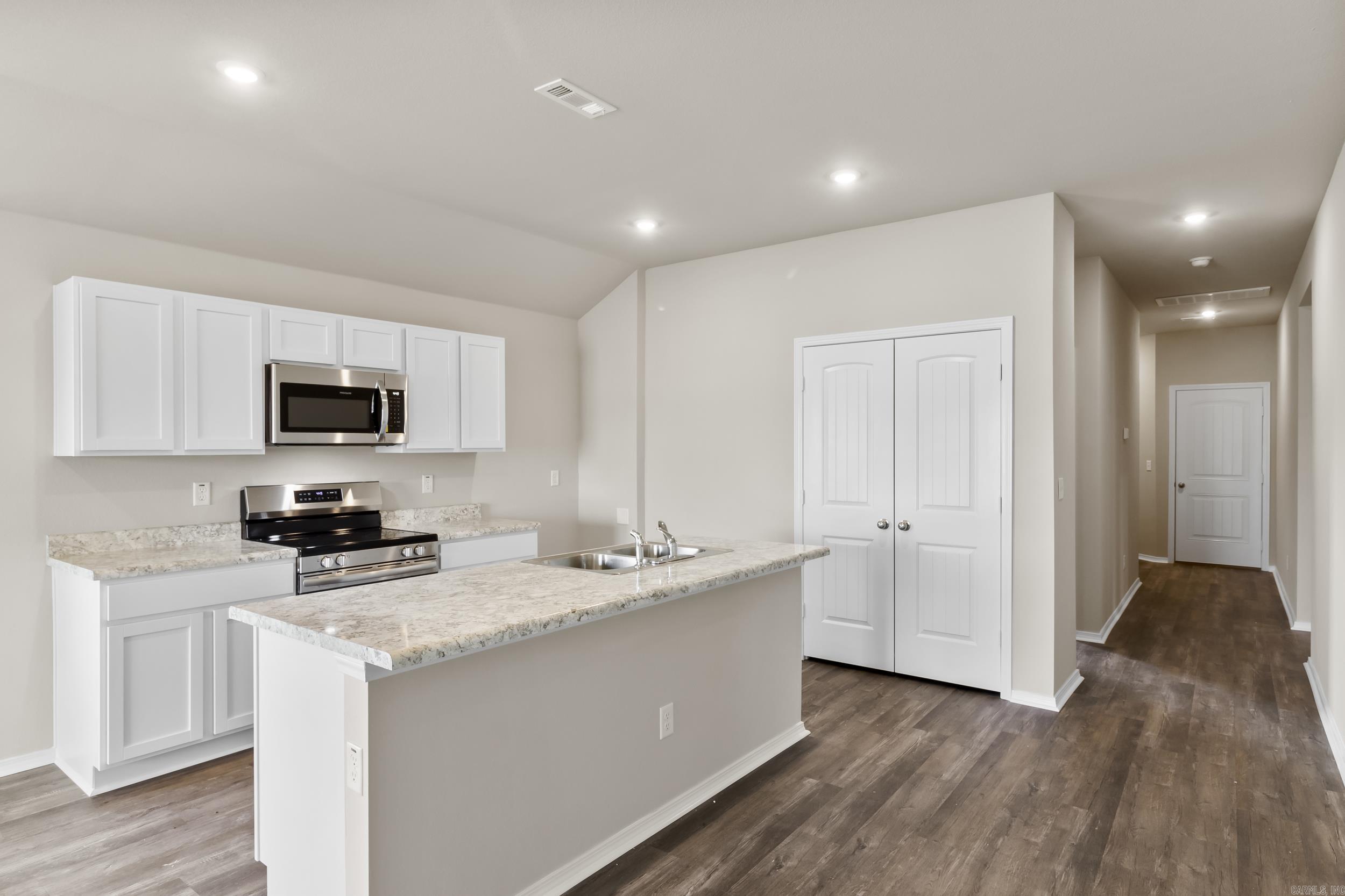 COUNTRY CLUB OF ARK THE - Residential