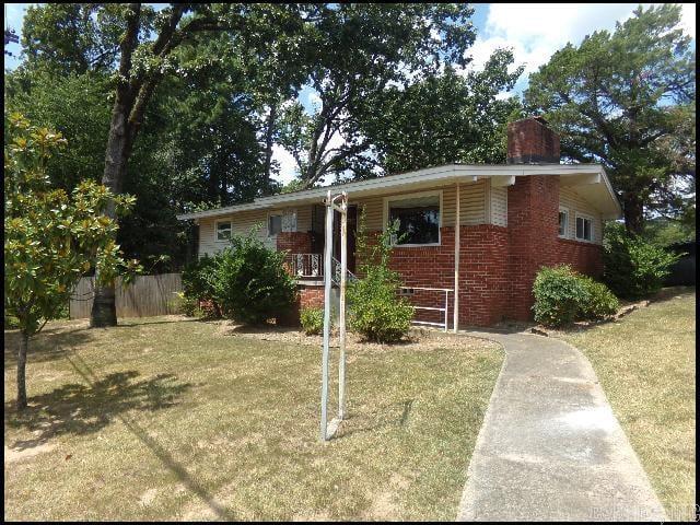 *LITTLE ROCK/CLOSE TO UALR* NICE HOME IN BROADMOOR AREA!! This Three Bedroom One Bathroom Home Features Over 1,500 Square Feet! Stove And Refrigerator Included! Washer/Dryer Hookups! Fenced In Backyard! Across The Street From UALR! Garage For Parking! AVAILABLE MID TO LATE AUGUST 2025!!!
