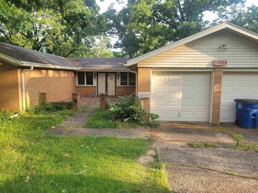 This is a SHORTSALE THE PRICE IS NOT APPROVED THE PROPERTY TO BE SOLD AS IS, THE BUYER IS RESPONSIBLE FOR TURNING ON ALL UTILITIES FOR INSPECTION .