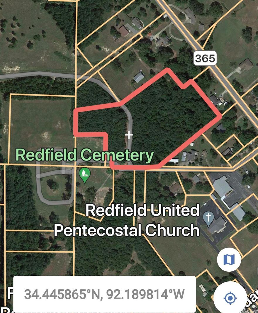 +/-  7 Residential acres in the city limits of Redfield. NOT in a flood zone. Water and Electric at the road, septic required. Several points of access to build.