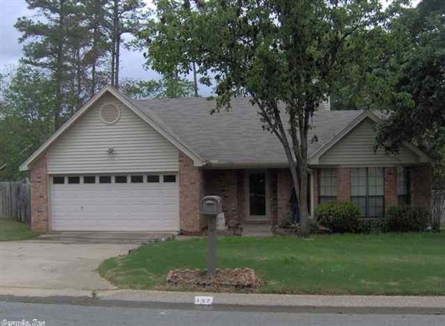 Come and see yourself in this beautiful traditional home in the nice neighboorhood of Woodland Heights. The house comes with a den, a welcoming kitchen/dining area with an island, three bedrooms, two bathrooms, and a study area. Enjoy the peaceful living of Maumelle while relaxing in the huge backyard. This will be a great home for a growing family.