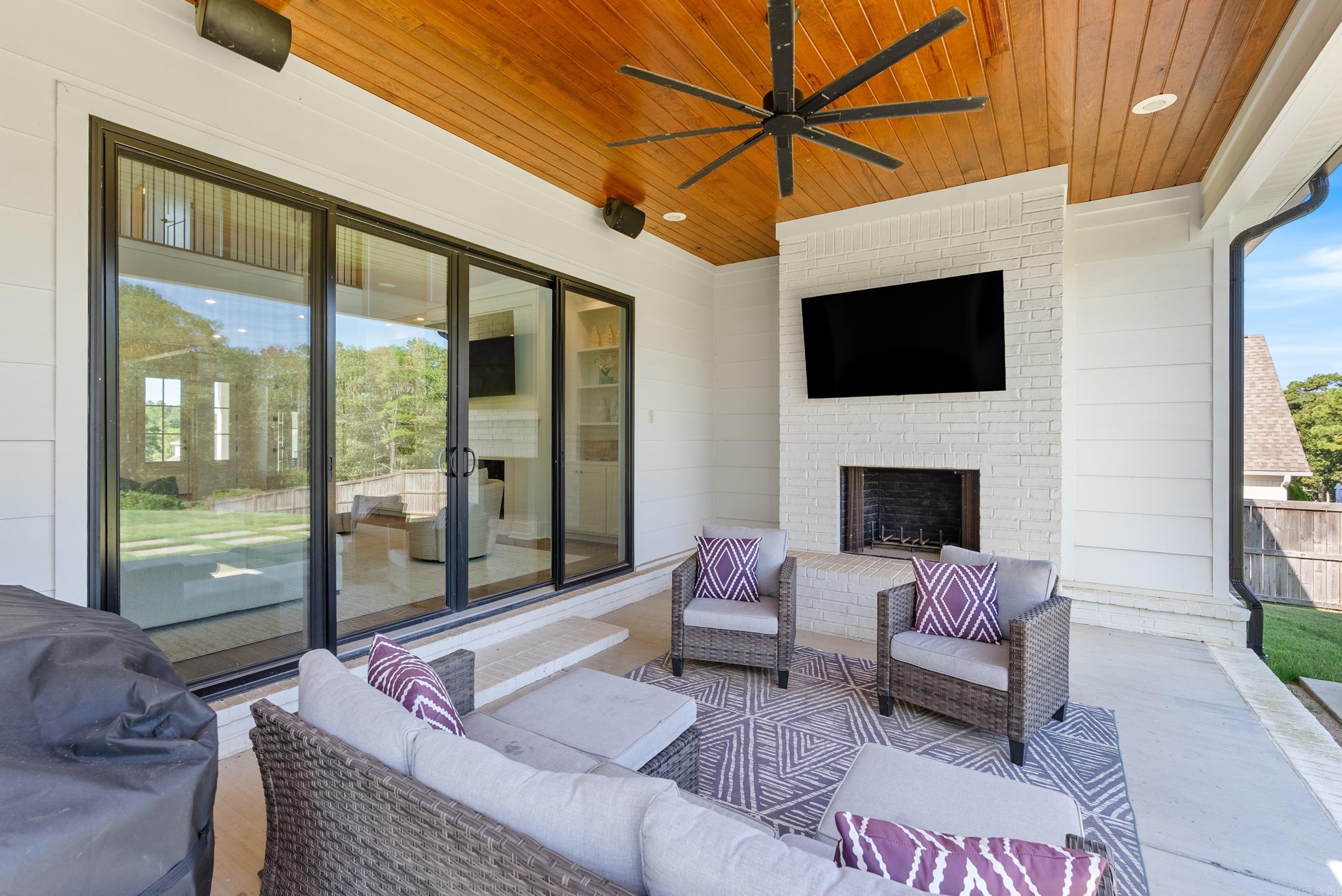 CHENAL VALLEY "FALSTONE COURT" - Residential