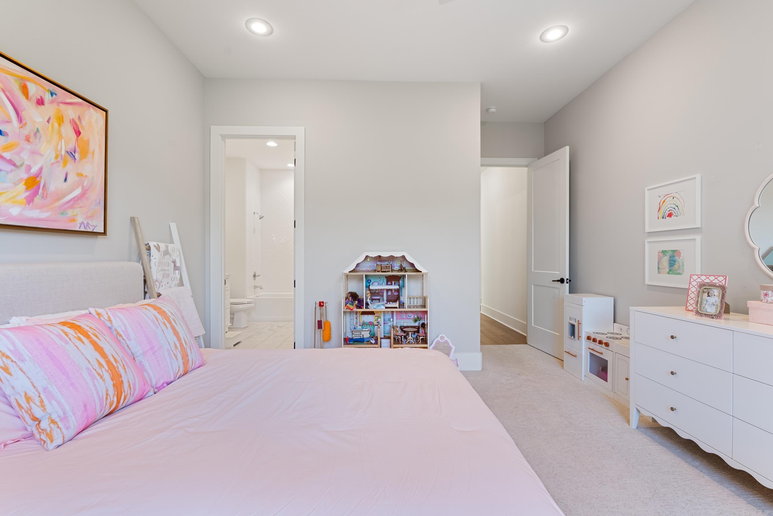 CHENAL VALLEY "FALSTONE COURT" - Residential