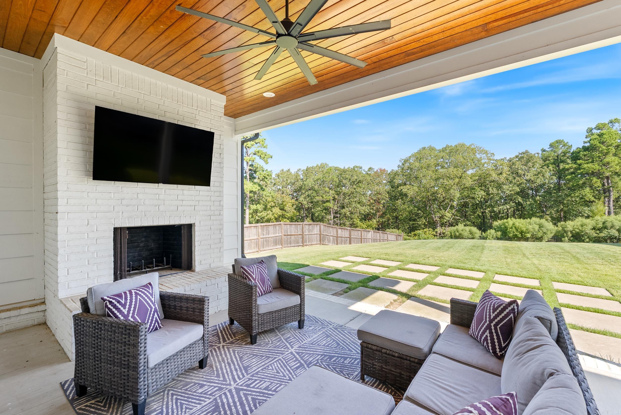 CHENAL VALLEY "FALSTONE COURT" - Residential