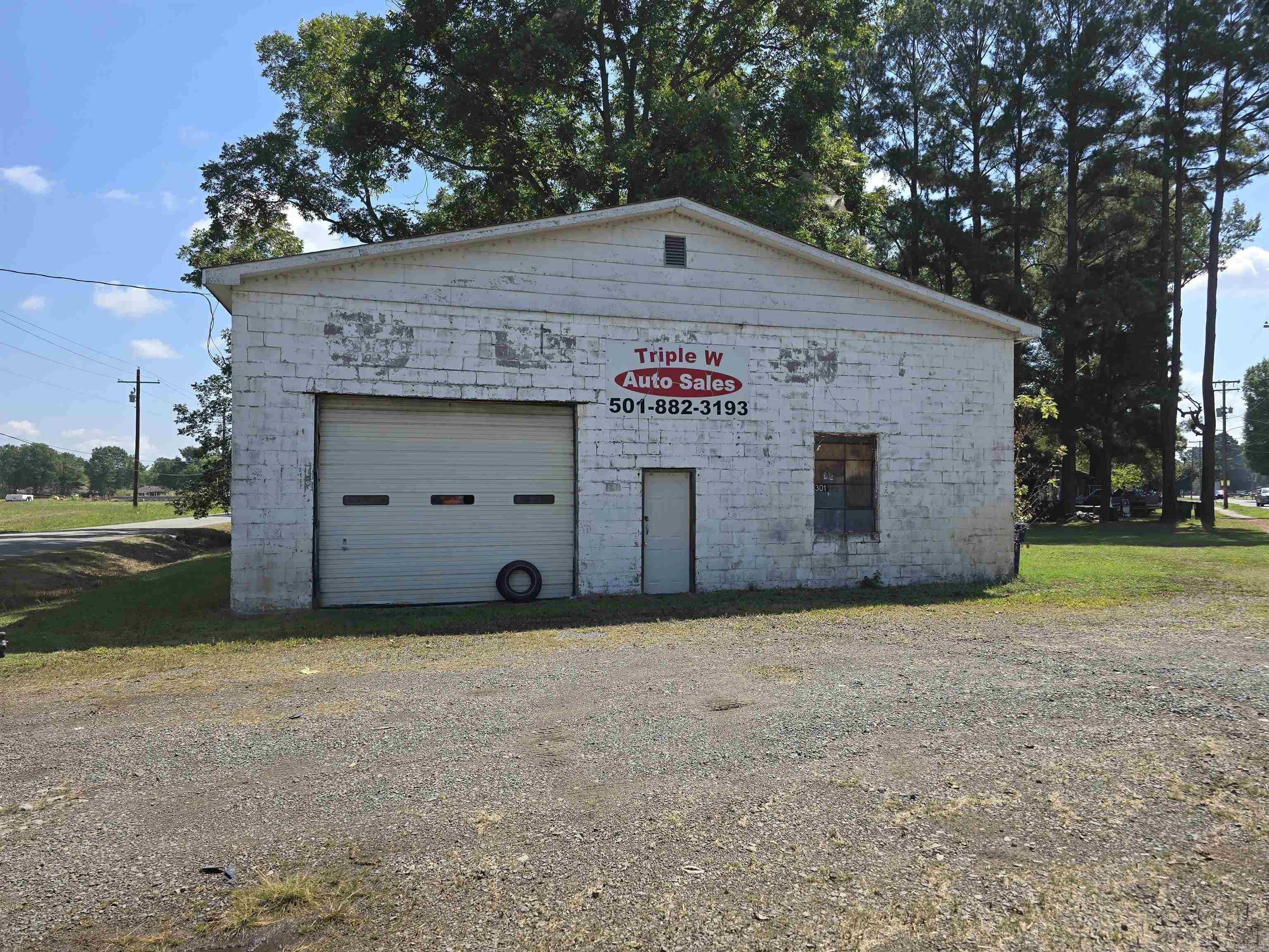 Great shop / office space, right off of Highway 31. Located in a perfect high traffic area for you to build your business. In need of some TLC. Building has a wood stove with blower, a bathroom, and an office. Don't miss out on this investment opportunity.