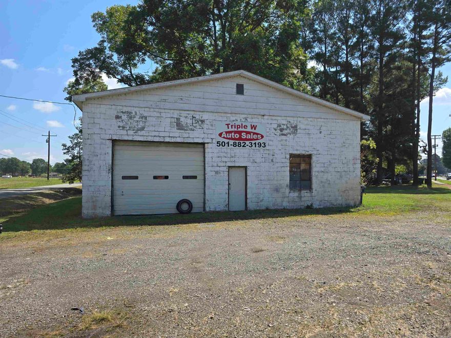 Great shop / office space, right off of Highway 31. Located in a perfect high traffic area for you to build your business. In need of some TLC. Building has a wood stove with blower, a bathroom, and an office. Don't miss out on this investment opportunity.