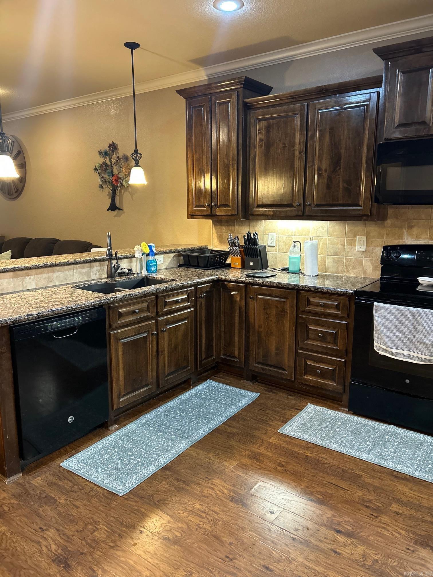 THE POINTE AT SOUTHWIND - Residential