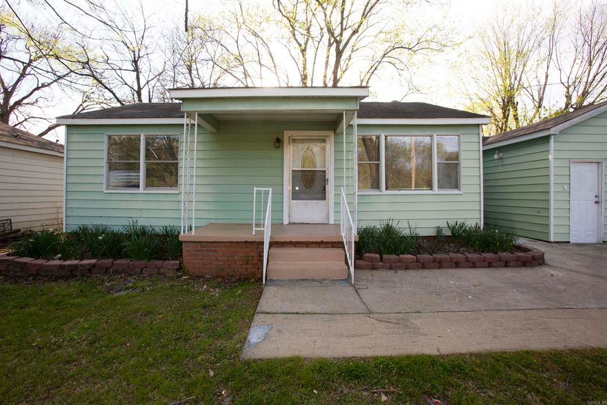 Cute 3BD in North Little Rock that is move in ready! Luxury vinyl throughout. Ceiling fans in most of the bedrooms. Great backyard with a back deck that is perfect for hosting. This property is managed by Hoffman Team so beware of scammers - we will never ask you to Cashapp us money. The lease for this property is for 18 months to 2 years with a 3% increase after the first year. Income must be 3x the amount of rent per month unless you have a housing voucher. Deposit, first month’s rent, and the $50 administration fee due before move in. Visit our office or <a href="https://showmojo.com/l/df746f809e">Schedule a Showing Online</a>
