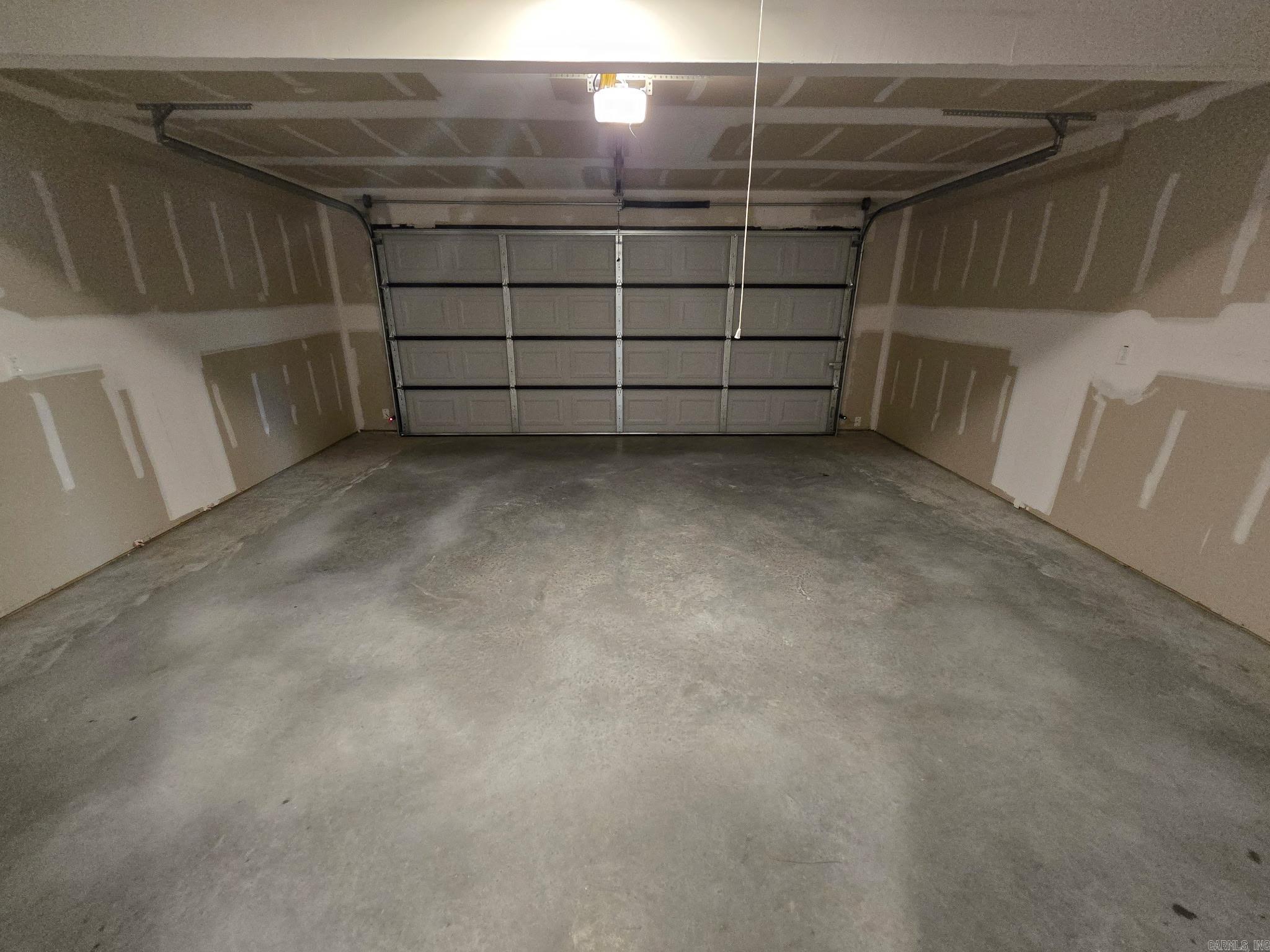 COUNTRY CLUB OF ARK THE - Residential Lease