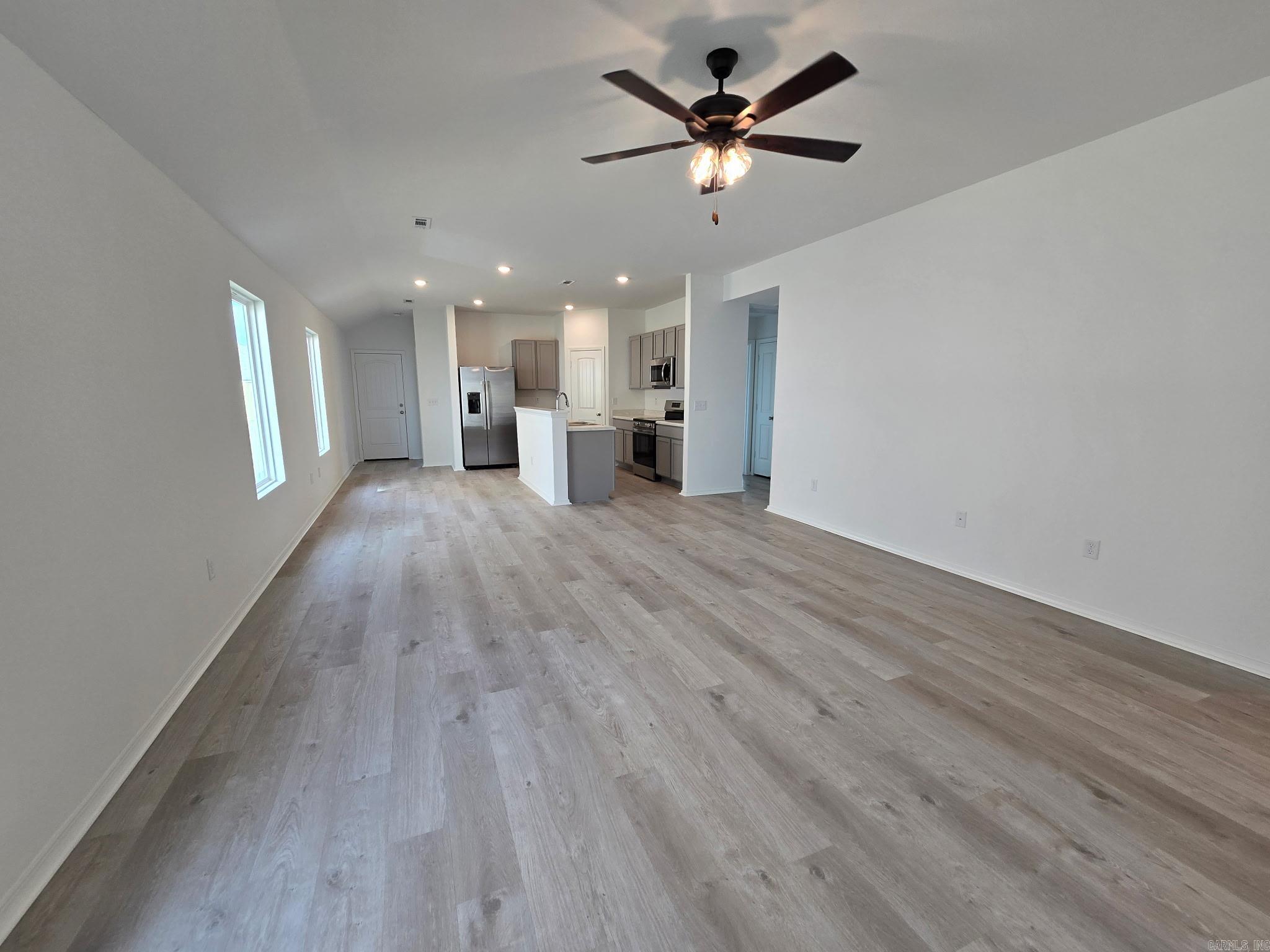 COUNTRY CLUB OF ARK THE - Residential Lease