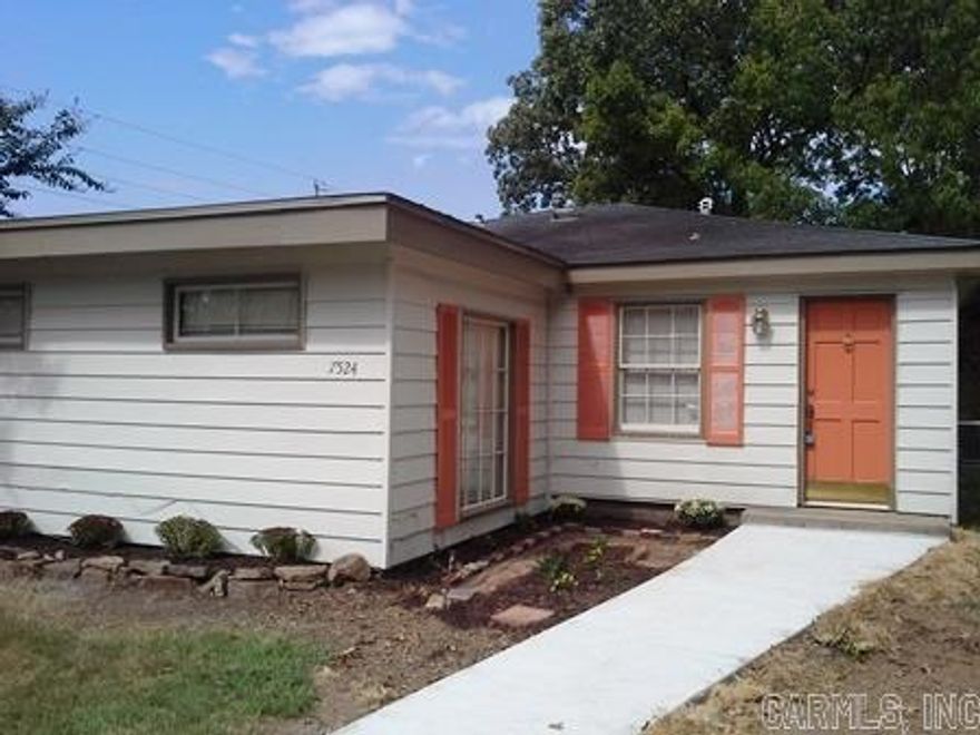 See Show/Agent   2 BR 1 BA Single Family Home in Little Rock with approximately 1008 sq. ft. The Kitchen is Furnished with a Gas Range, Dishwasher and Disposal. There is a separate dining area Washer in gas dryer hookup in separate utility/ sun porch roomarea Also includes central heat/ air, vinyl blinds, closet and storage place, gas fireplace, partial fence. Convenient to area shopping and restaurants. Animals may be allowed if requirements are met.