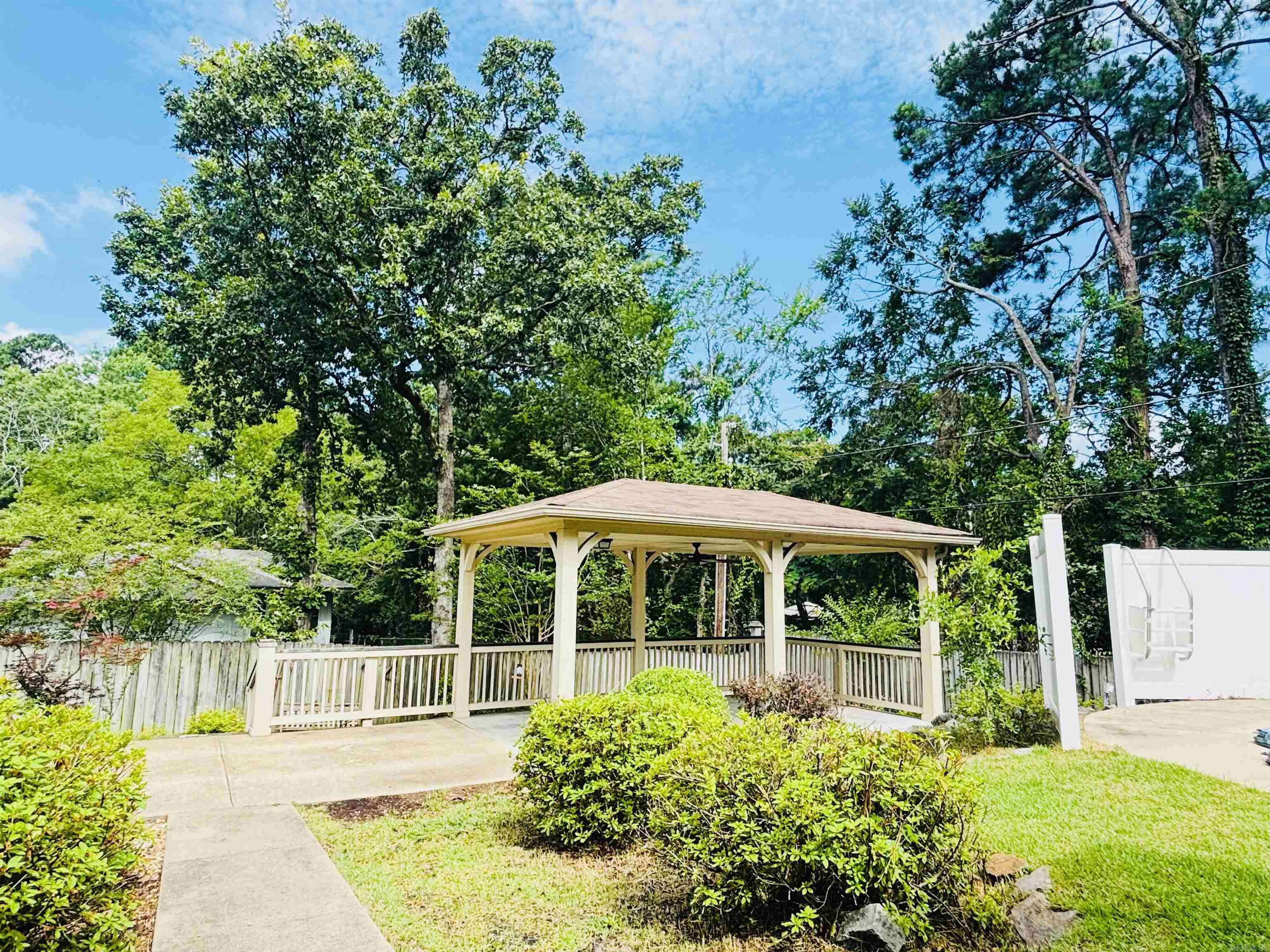 STURBRIDGE - Residential