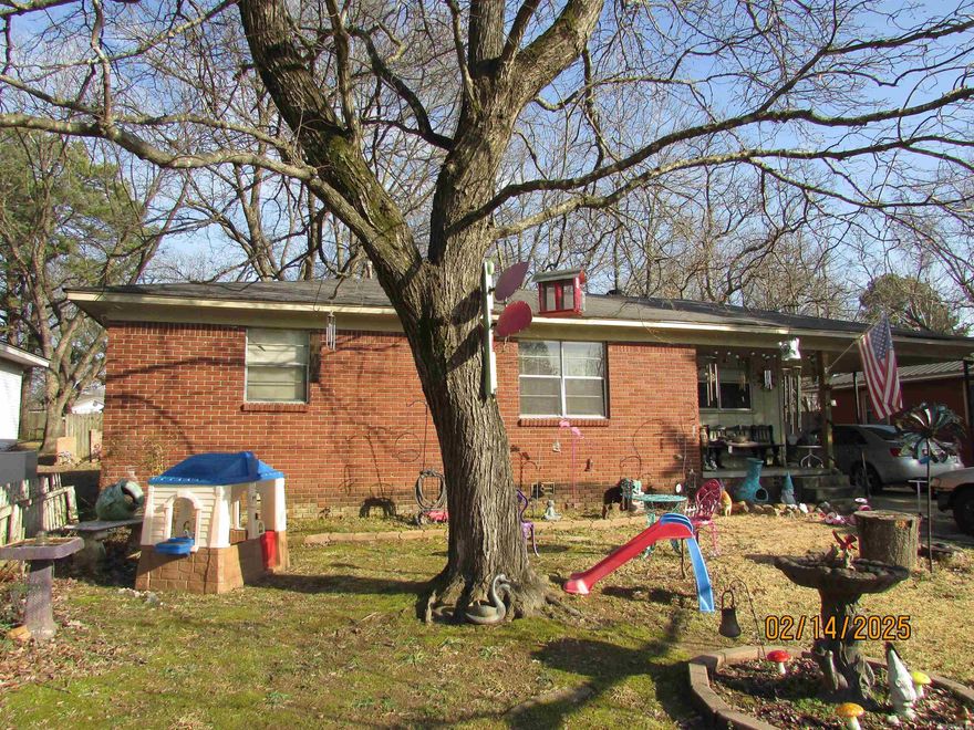 Own cheaper than renting! Great starter home. No carpet makes it great for pets, kids or just every day clean up. Nice big back yard. **See agent remarks**