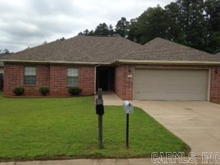 Nice 3 BR and 2 bath  has split bedroom plan with island in kitchen and fenced in back yard. New Carpet! All Electric! Master bath has double vanities, separate tub & shower, double walk in closets and bedroom and liv room have tray ceilings!  Just blocks from Bauxite Schools and a real nice neighborhood! Current Renter will be out by end of Sept, so call Steve to see at 501-590-6089. ( Will Lease to own with $5,000 down and close in 1 year at $135,000.)some pics might be of another house with same plan.