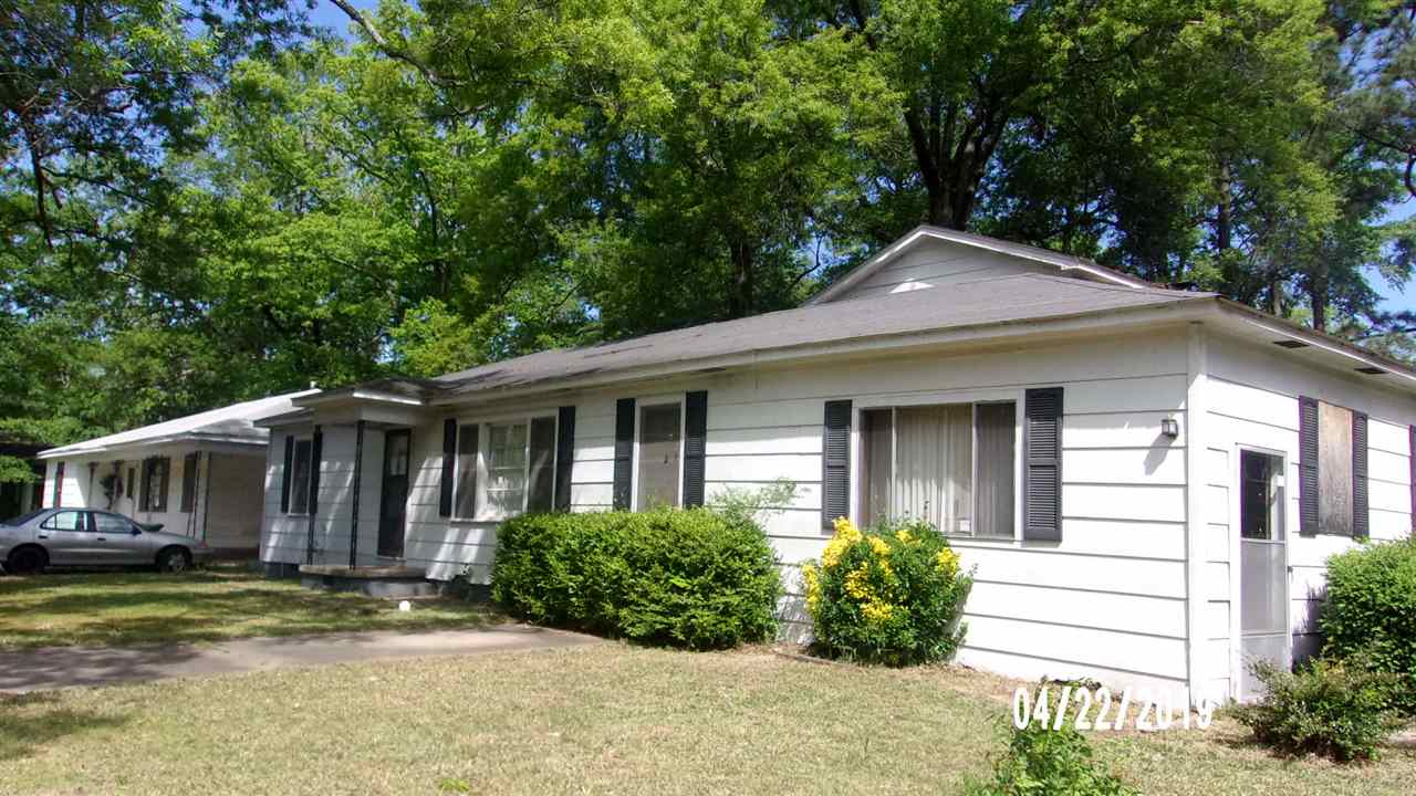 Room to grow home with 4bed rooms , 2 down stairs and 2 up stairs. formal dinning, living room den/office, Bonus room up stair with bar and fireplace. Search prop on http://www.auction.comfor details. Decisions may take 1 week. Contact agent or auction vendor directly for info. 5%buyer premium ($2,500 minimum) paid at closing.Bank of America employees, spouse or domestic partner, household members, business partners andinsiders are prohibited from purchasing. PROPERTY SOLD AS-IS.