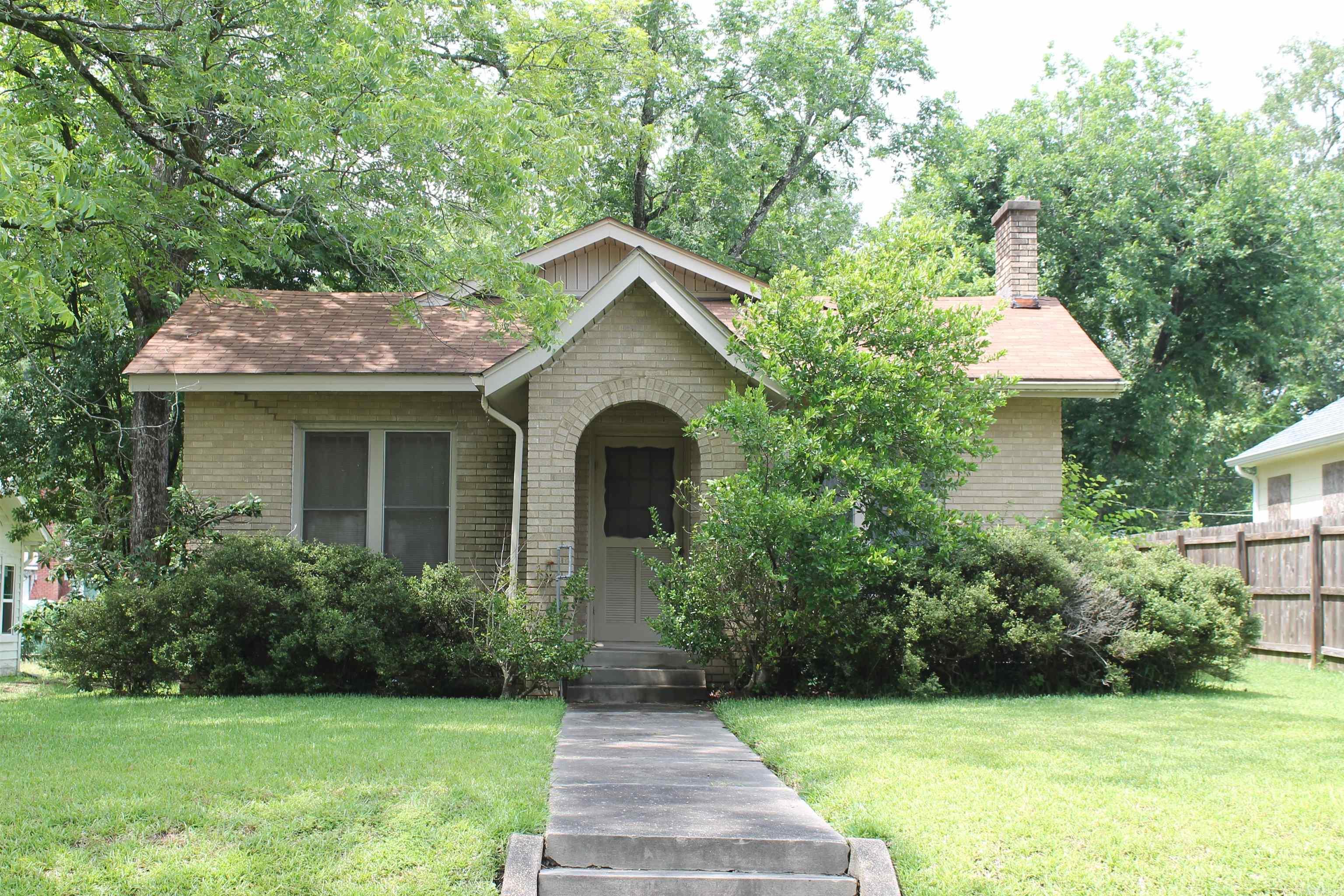 Charming cottage on Northeast side