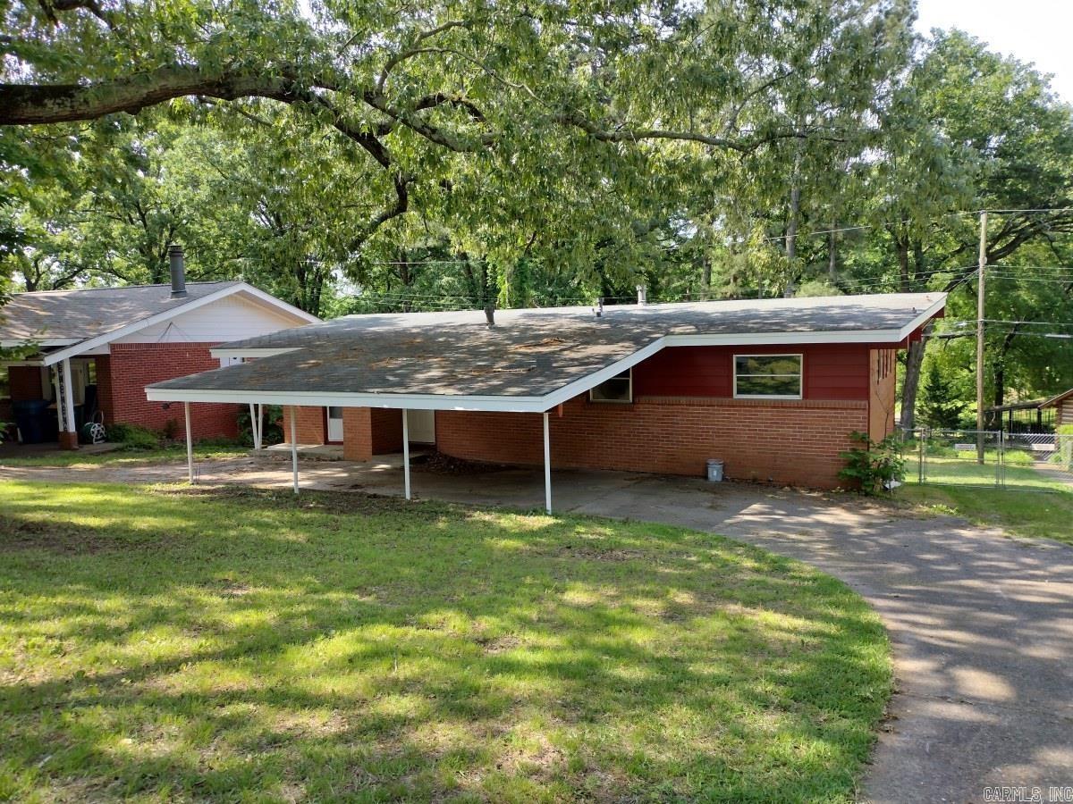 Walking distance to UALR, 5 mts to UAMS , Centrally located . Super cute 3 bedroom in move-in ready. Large living /dining combination. Vaulted ceiling and lots of windows make this home bright and airy. Gas stove, Dishwasher, Refrigerator, Washer Dryer conveys m Freshly painted. Circular driveway, quiet street . House backs to green space