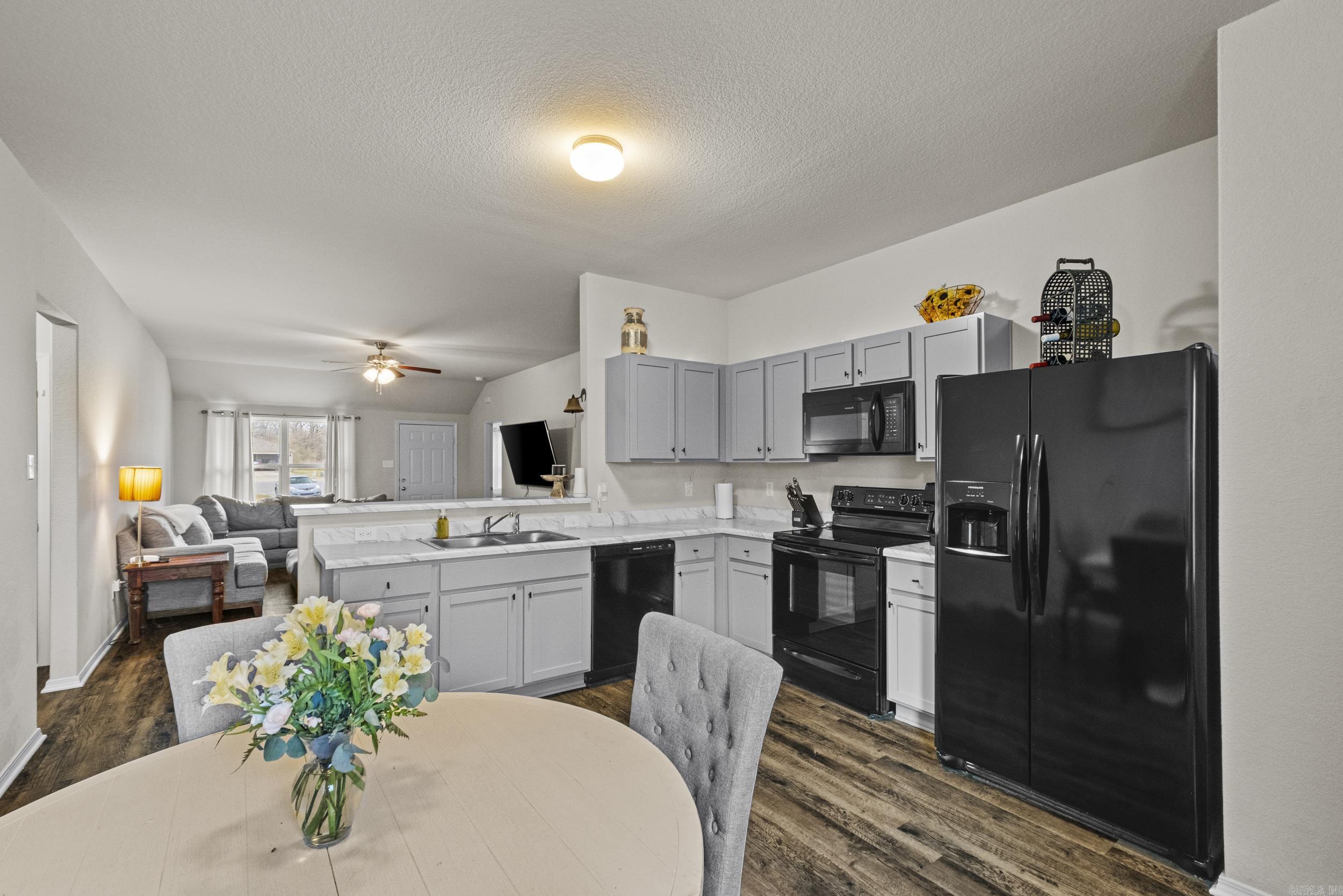 TRAMMEL ESTATES - Residential