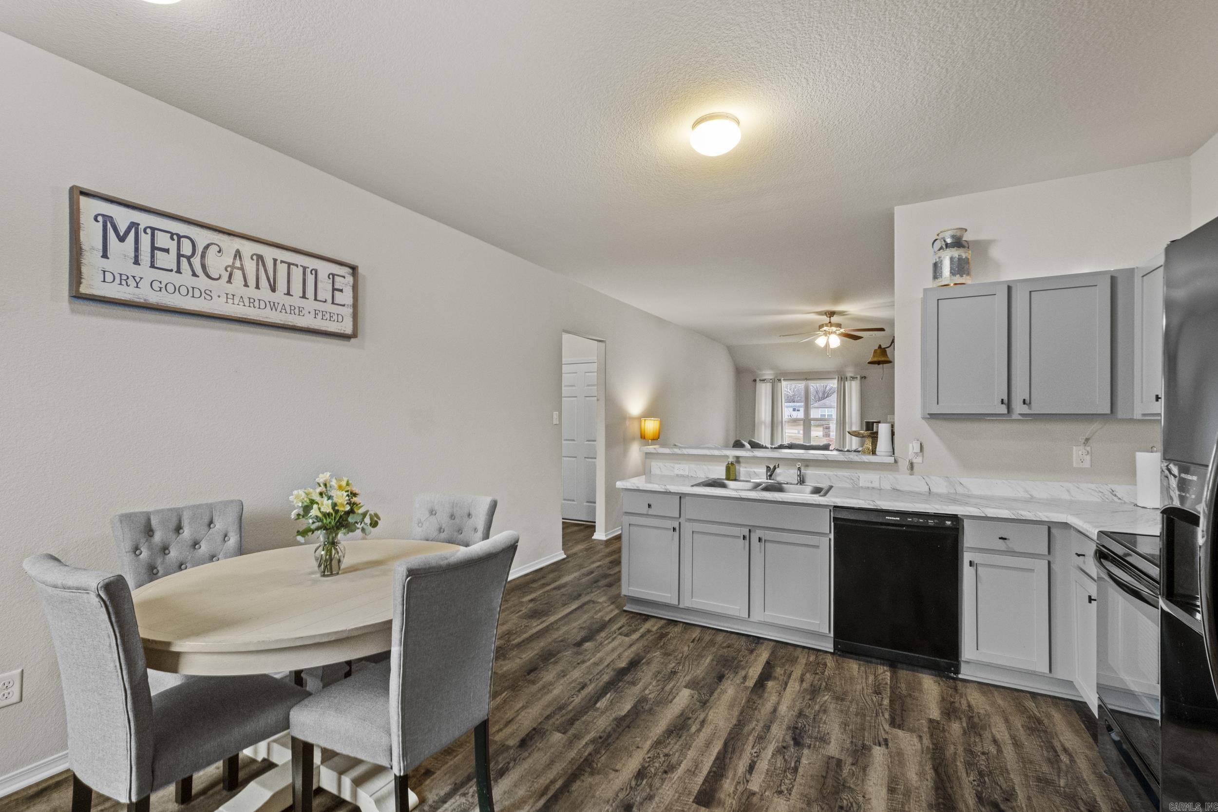 TRAMMEL ESTATES - Residential