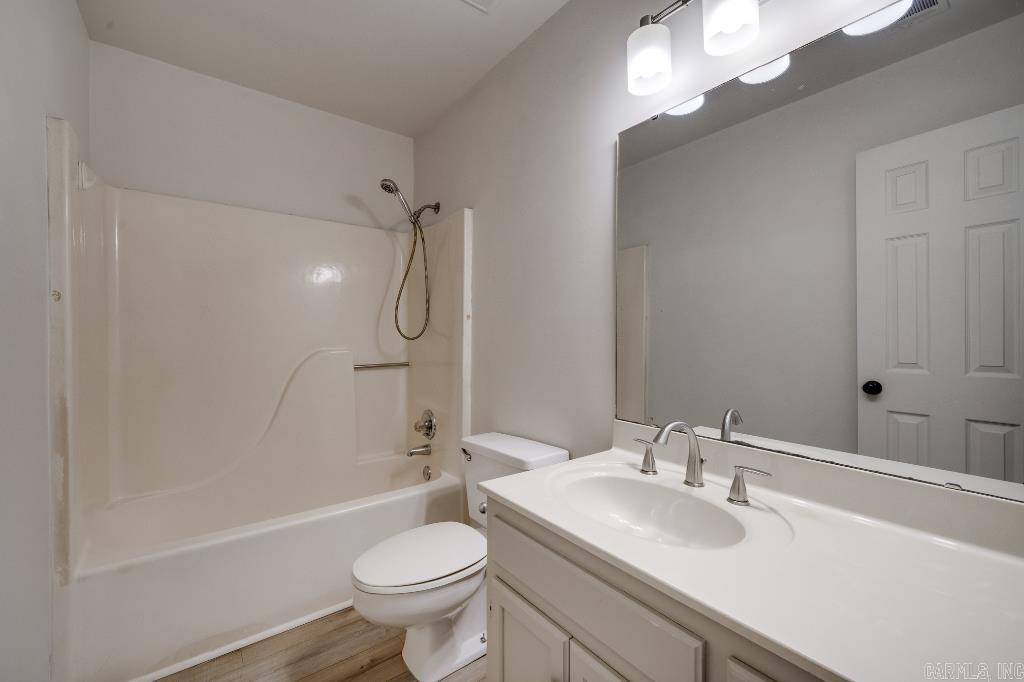 NORTHLAKE - Residential